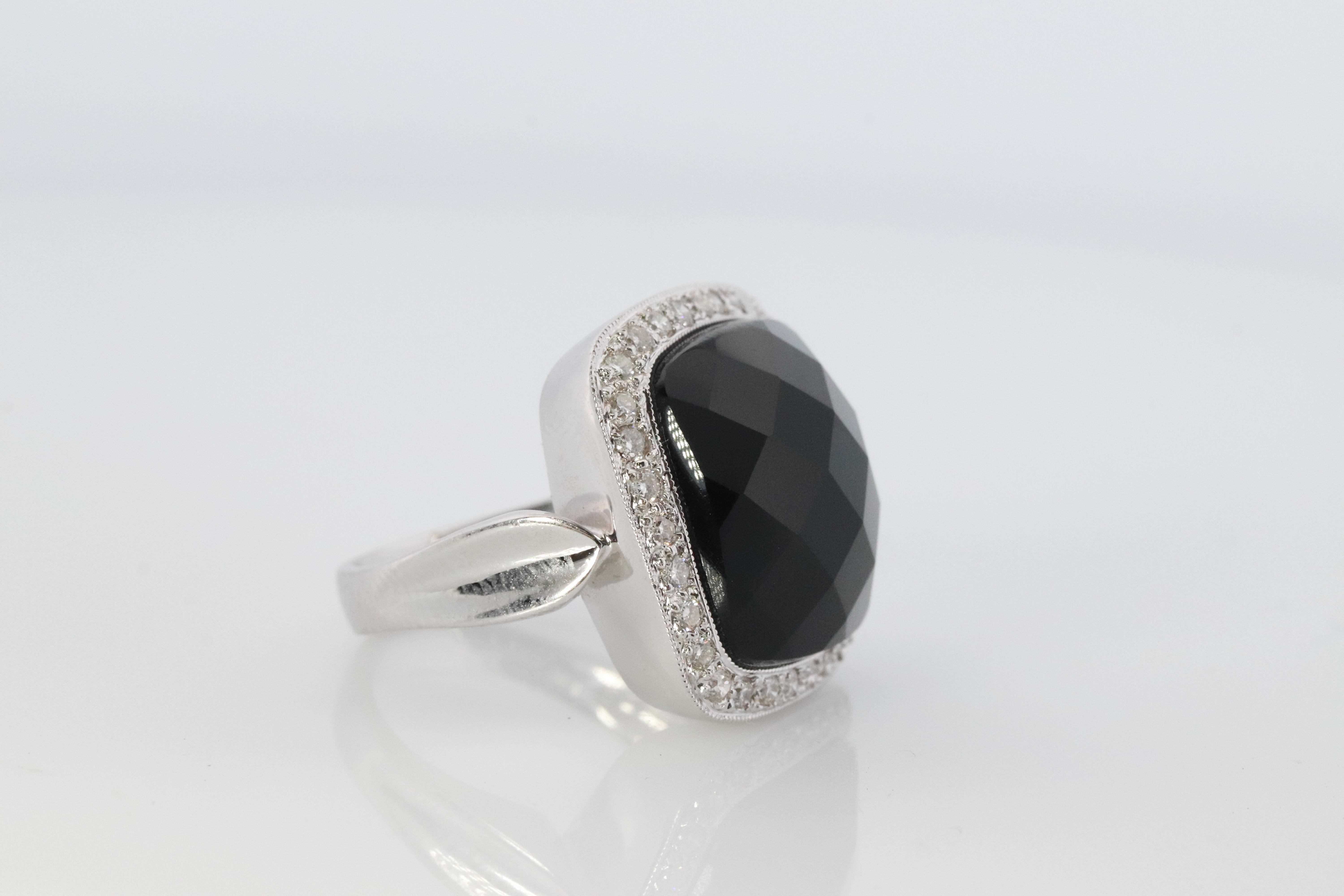 18k Gold ONYX Diamond Halo ring. Checkered French Cut Onyx Dome Halo Ring For Sale 1