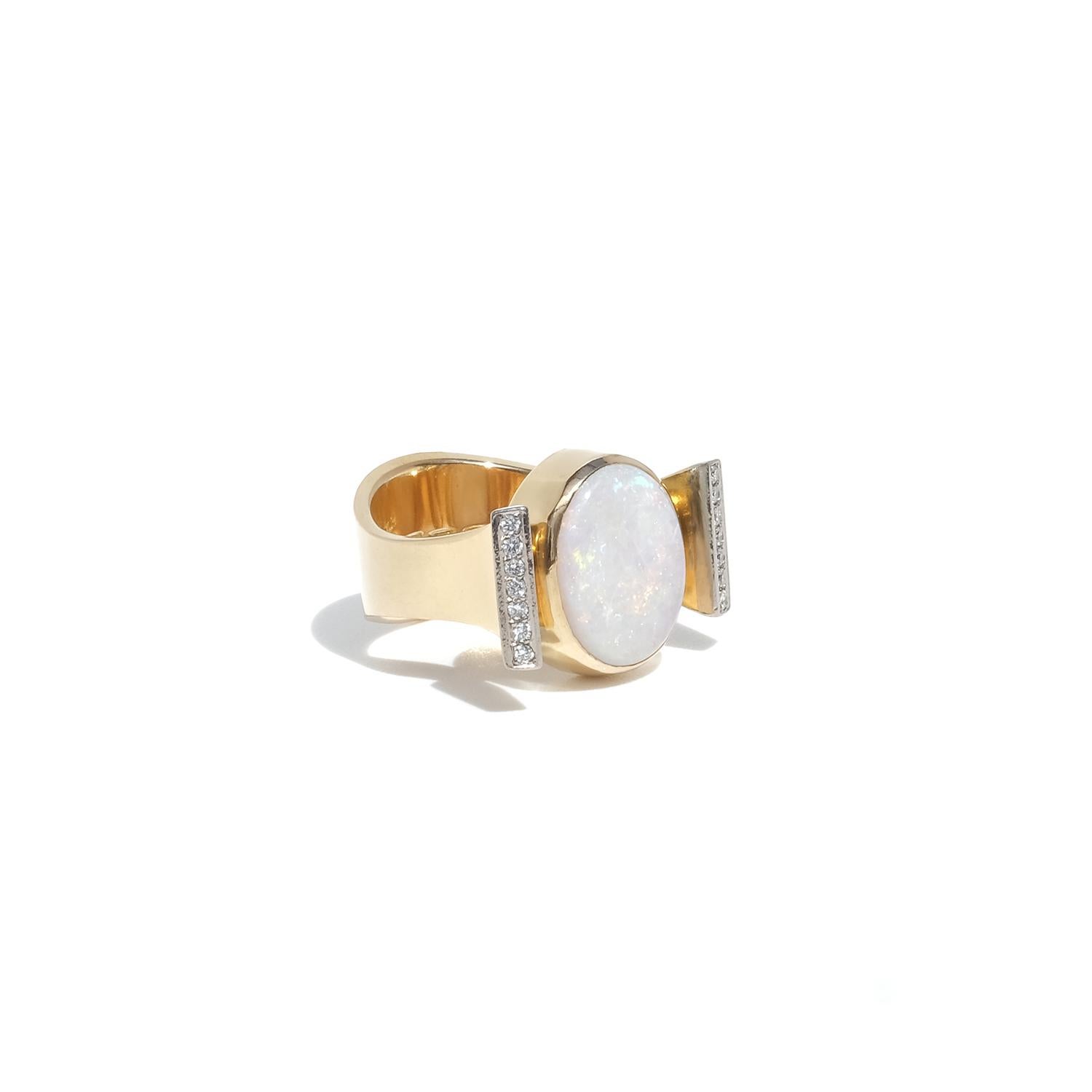 Taglio brillante Anello vintage in oro 18 carati, opale e diamanti del maestro svedese Eric Robbert 1992 in vendita