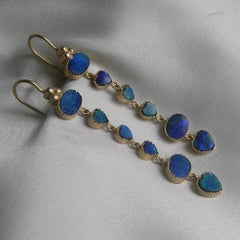 Boucles d'oreilles pendantes en or 18 carats et opale