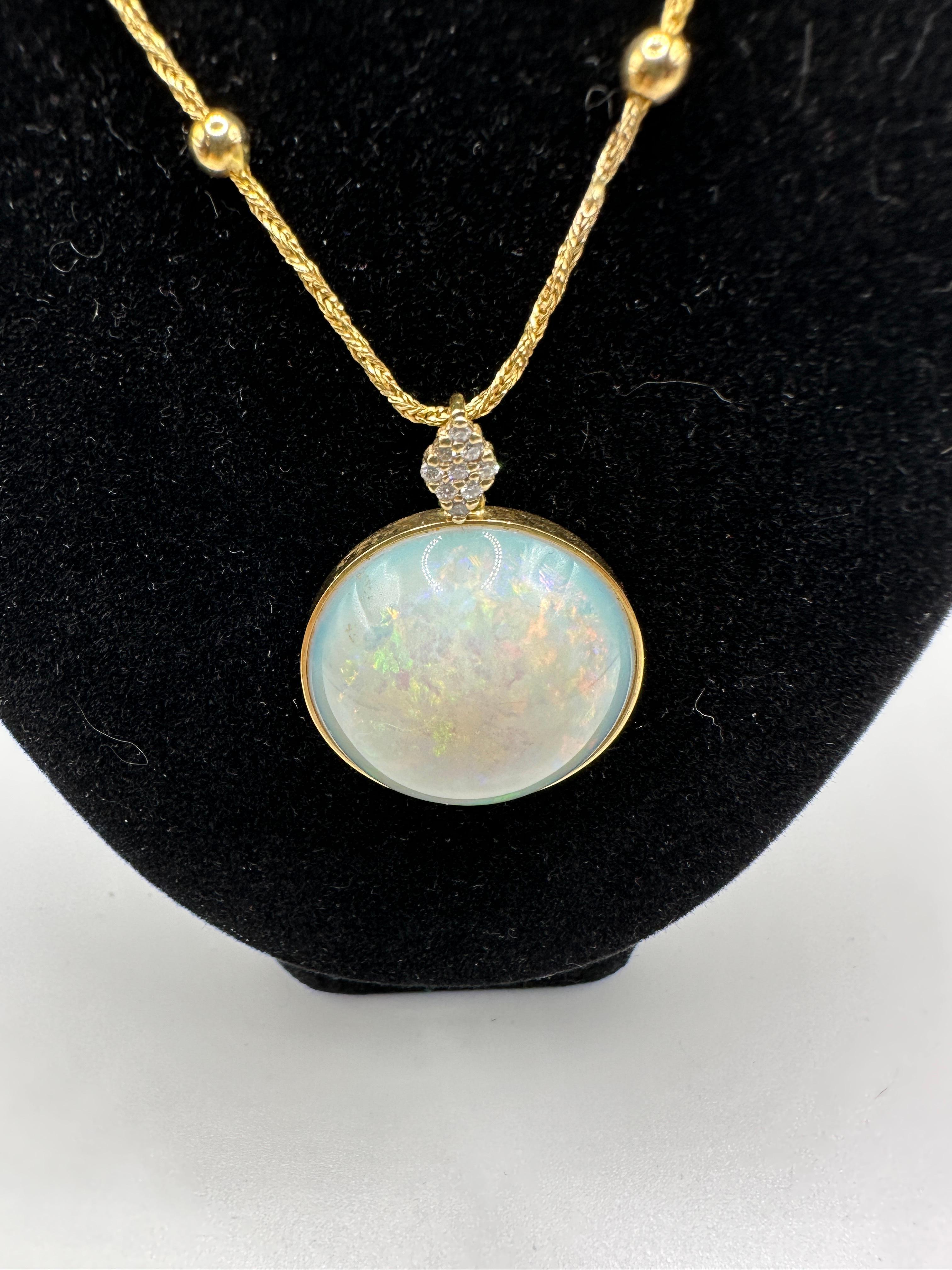 18K Gold Opal Necklace  In Excellent Condition In Summerland, CA