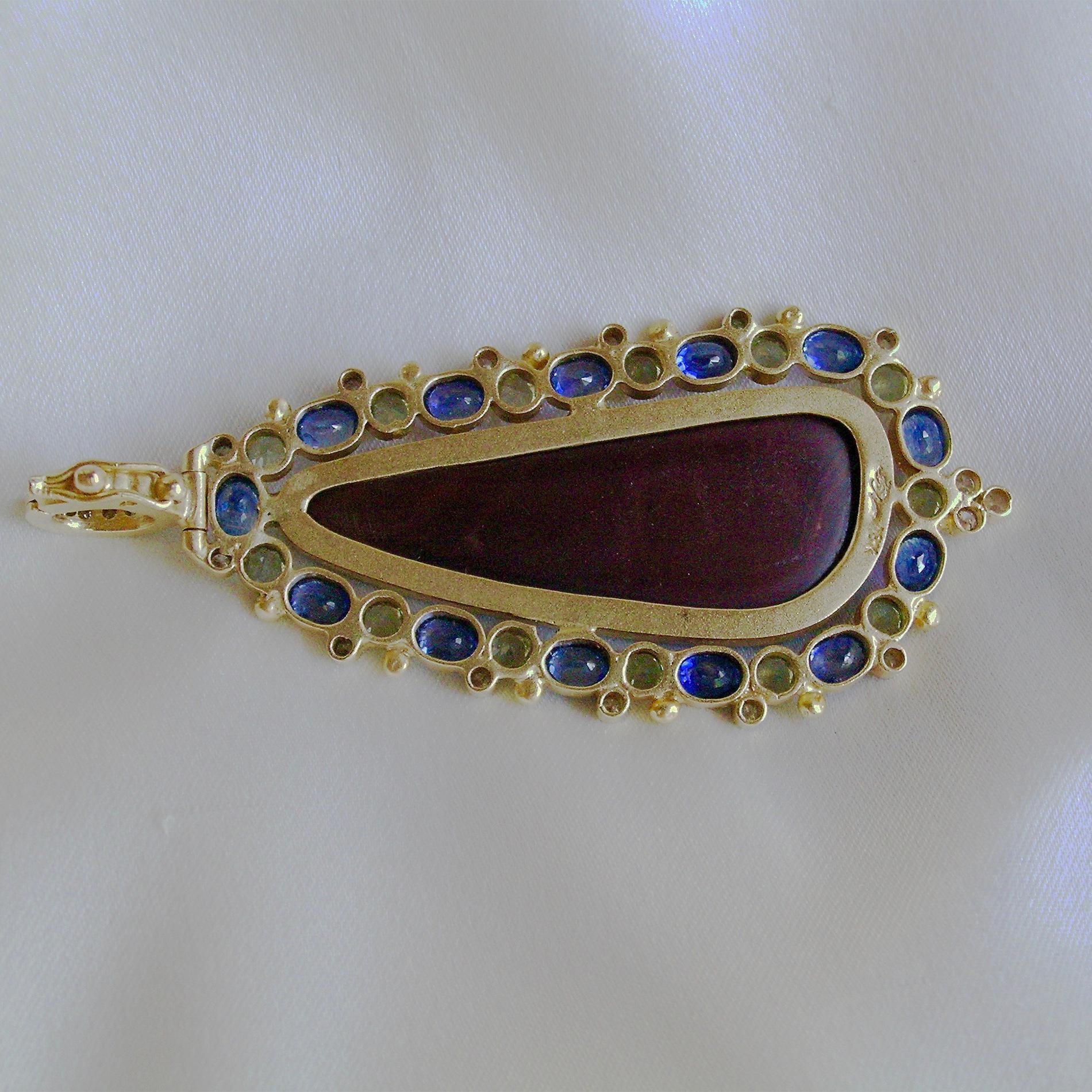Taglio brillante Ciondolo in oro 18k, opale, zaffiro e diamante in vendita