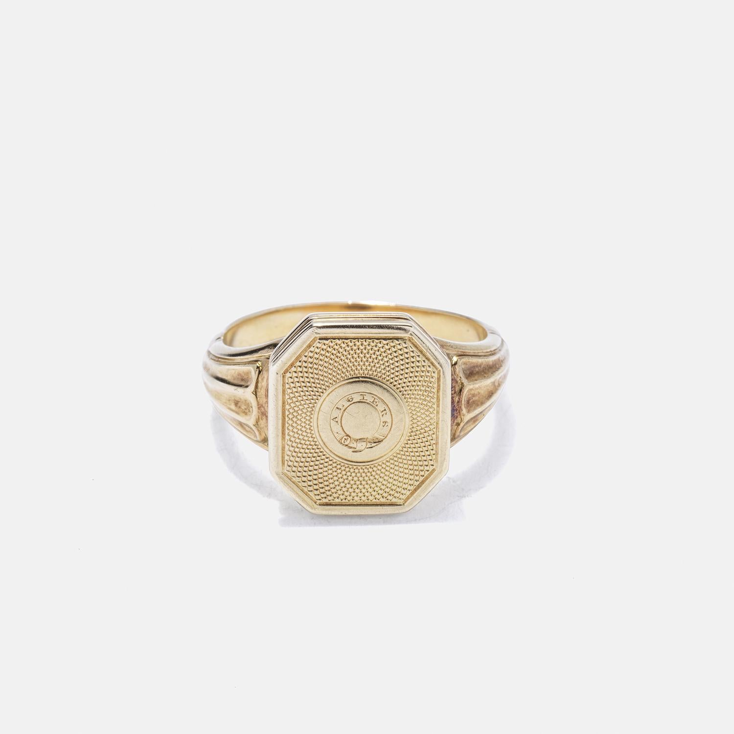 This signet ring is made of 18 karat gold and has a special feature: its seal can be opened to reveal a hidden compartment with an image of Viscount Exmouth inside. On the seal of the ring, the word 
