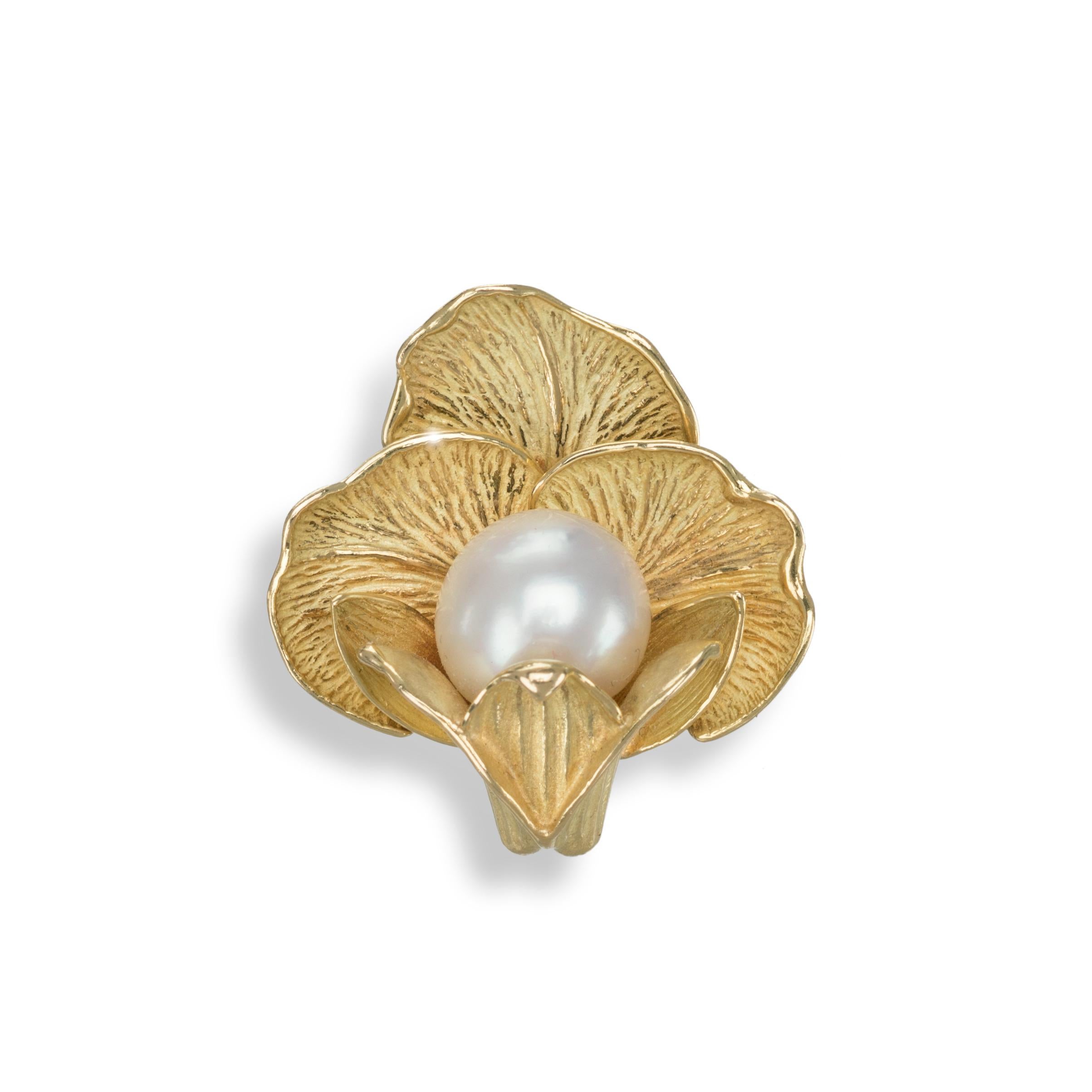 Non taillé Broche fleur en or 18 carats avec perle des mers du Sud, par Gloria Bass en vente