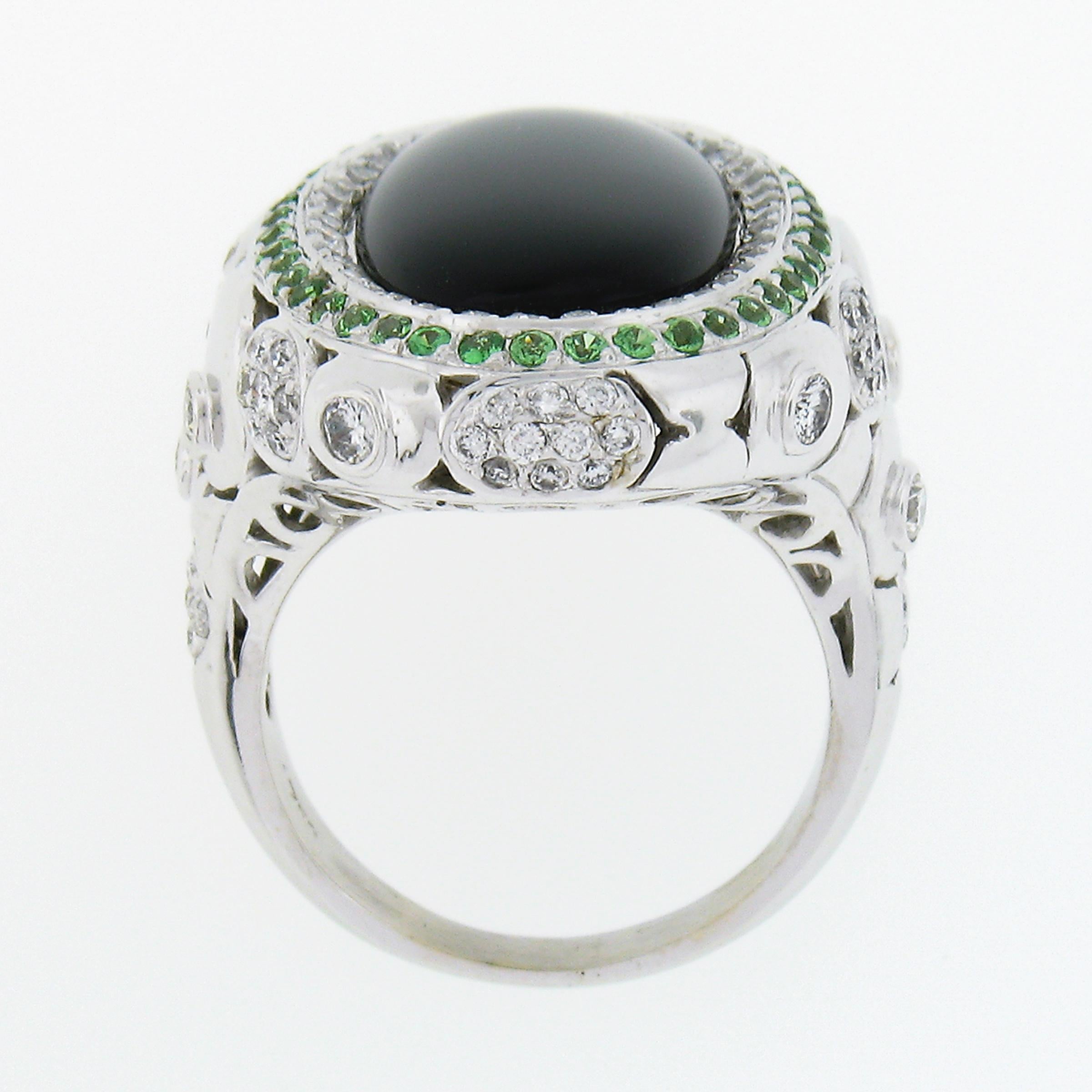 Anello da cocktail in oro 18K con cabochon ovale di onice nero e diamante e tsavorite a doppio alone in vendita 3