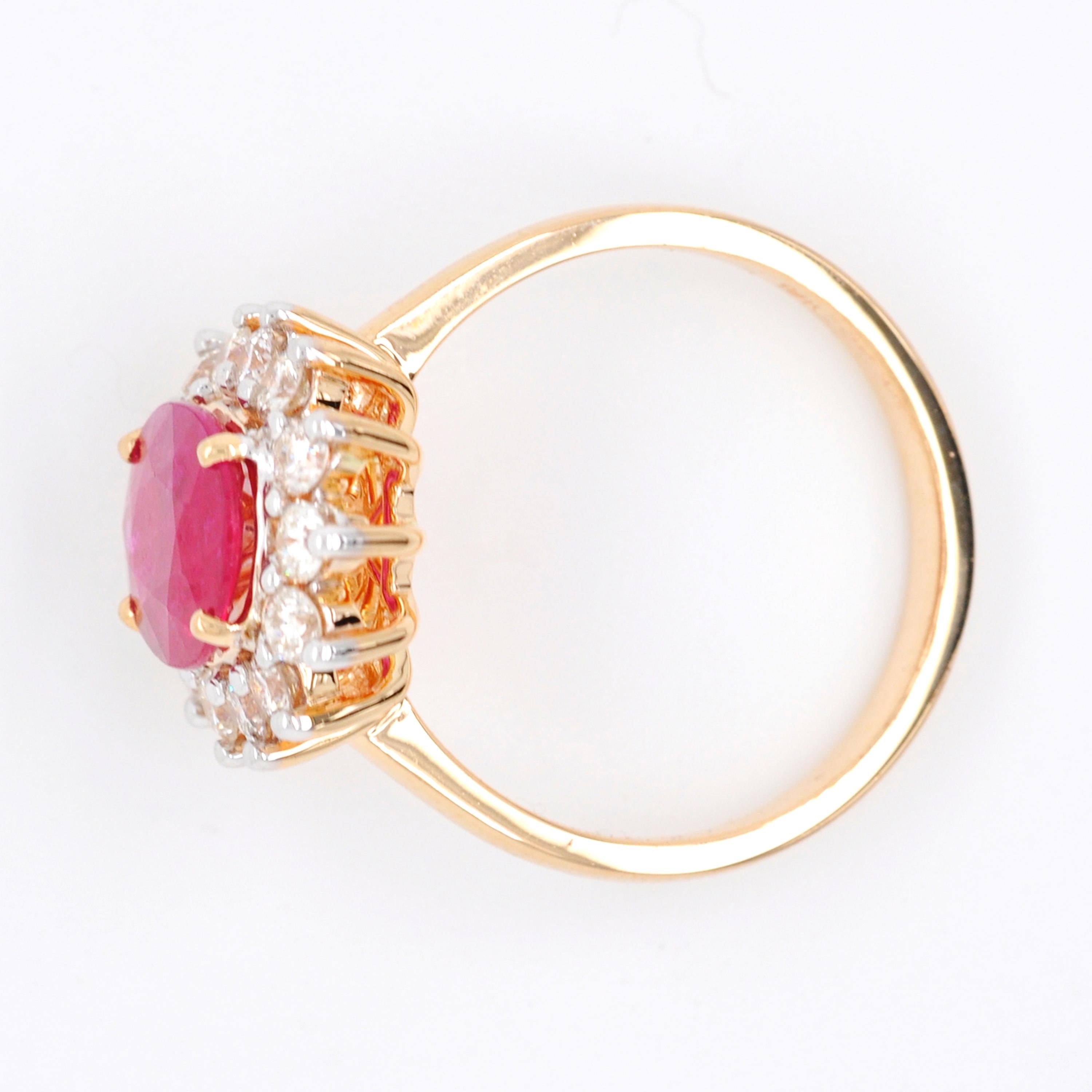 18K Gold Oval Certified Mozambique Ruby Diamond Cluster Engagement Bridal Ring In New Condition In Jaipur, Rajasthan