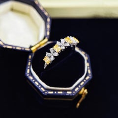 Anello ovale a quattro foglie in oro 18K e diamanti gialli Nature (ridimensionabile)