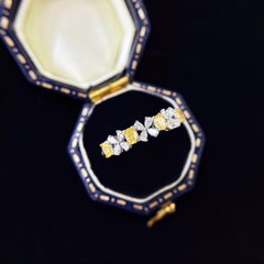 Bague à quatre feuilles ovale en or 18 carats et diamants jaunes naturels (redimensionnable)