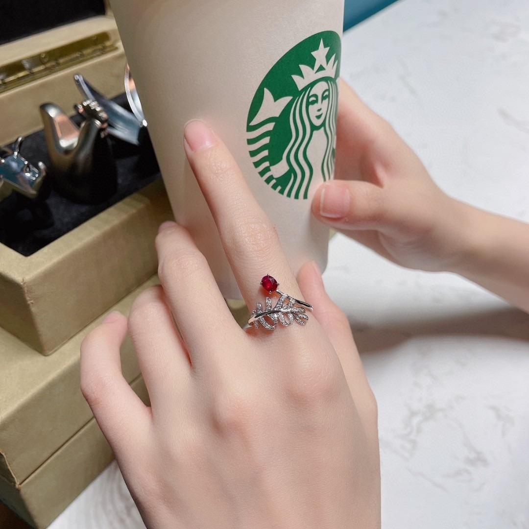 Oval Cut 18K Gold Oval Ruby Banana Leaf Ring with Natural Diamonds For Sale