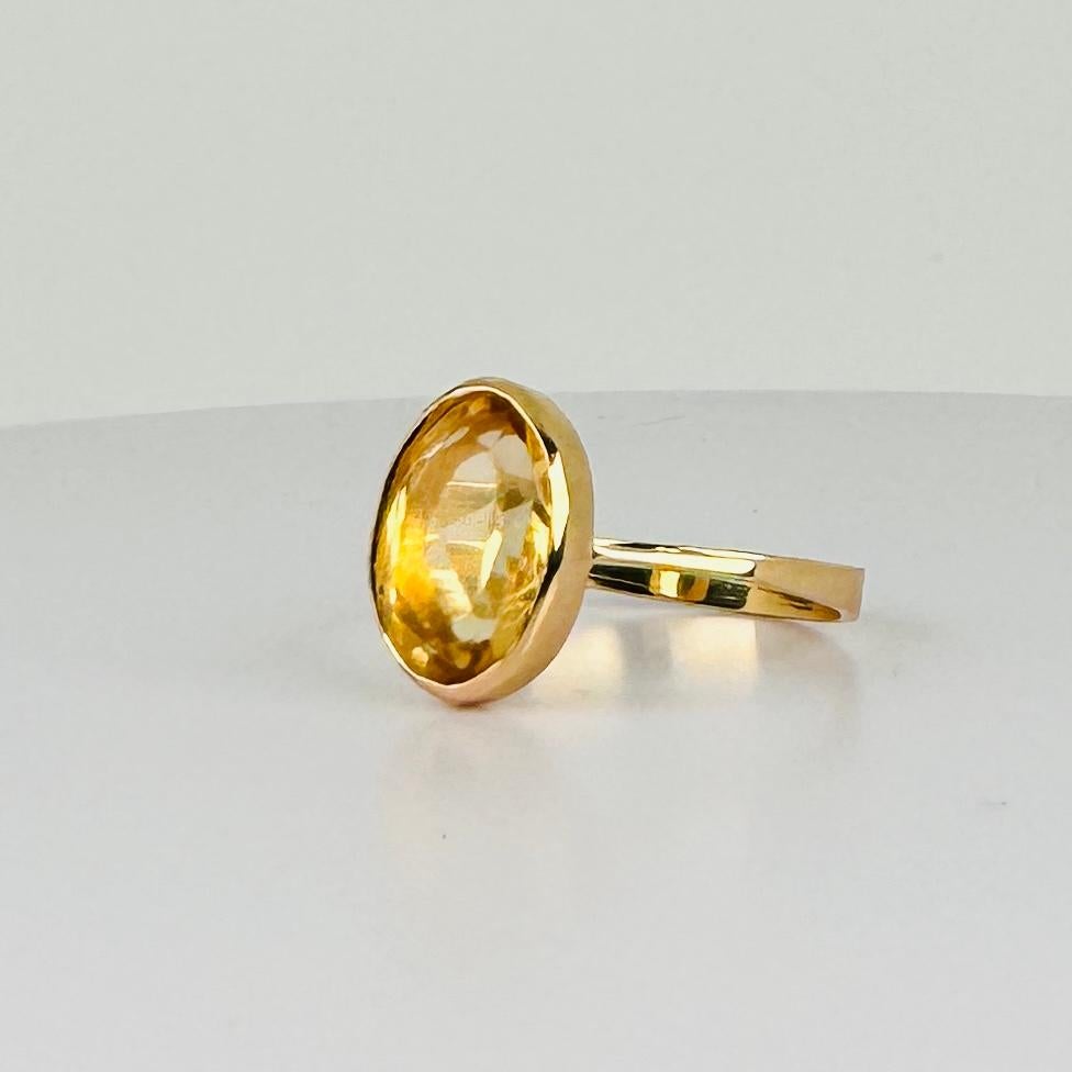 Anillo solitario de oro amarillo de 18 quilates con citrino oval de 2 quilates en Bueno estado para la venta en Heemstede, NL