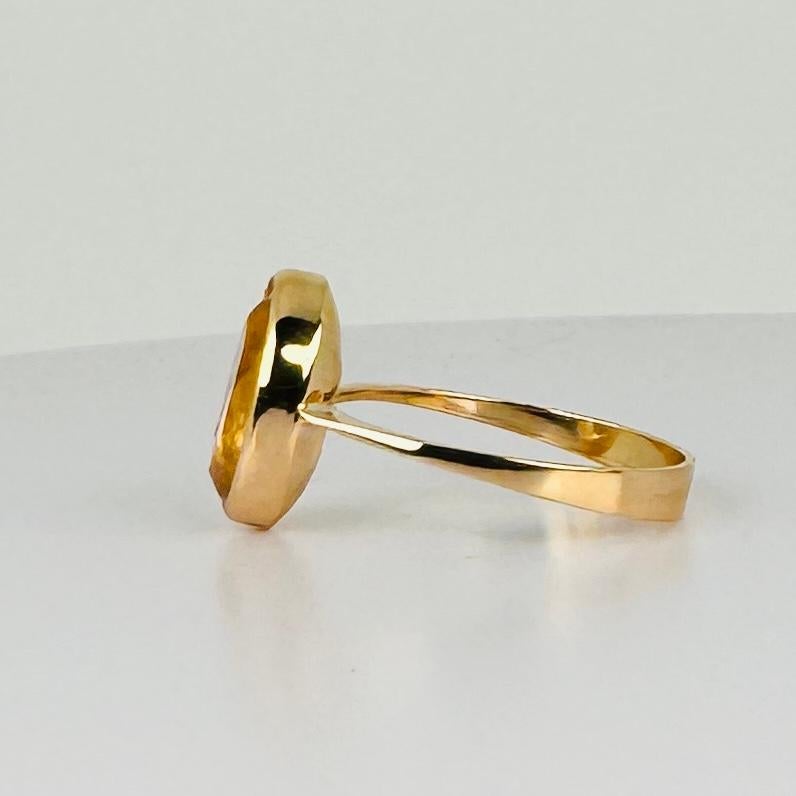 De las mujeres Anillo solitario de oro amarillo de 18 quilates con citrino oval de 2 quilates en venta