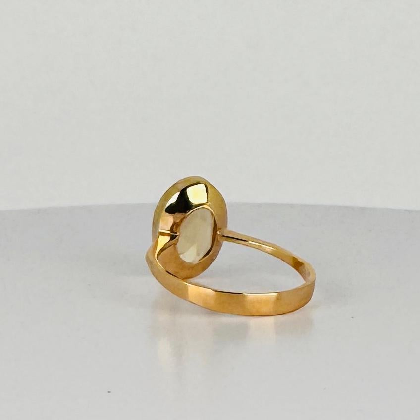 Anillo solitario de oro amarillo de 18 quilates con citrino oval de 2 quilates en venta 1