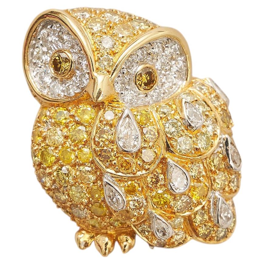 Broche de búho de oro de 18 quilates con un diamante