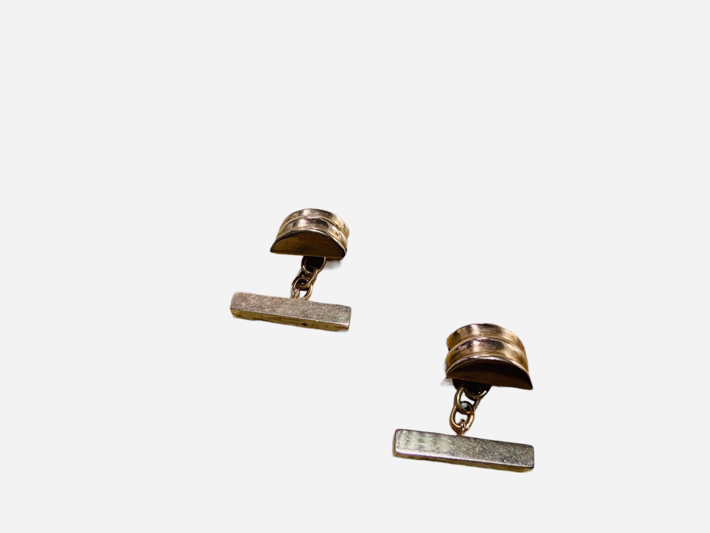 Women's or Men's 18k Gold Pair of Barrel Shaped Cufflinks For Sale