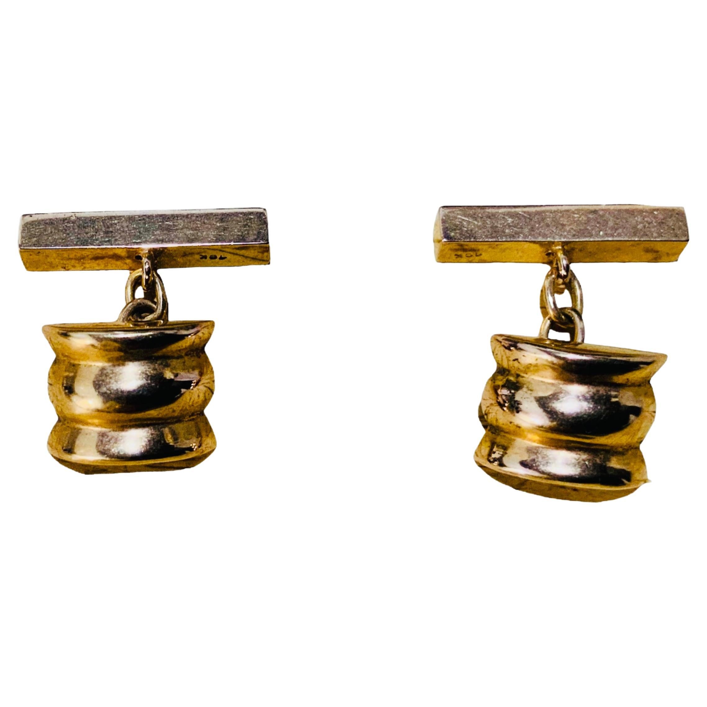 18k Gold Pair of Barrel Shaped Cufflinks For Sale