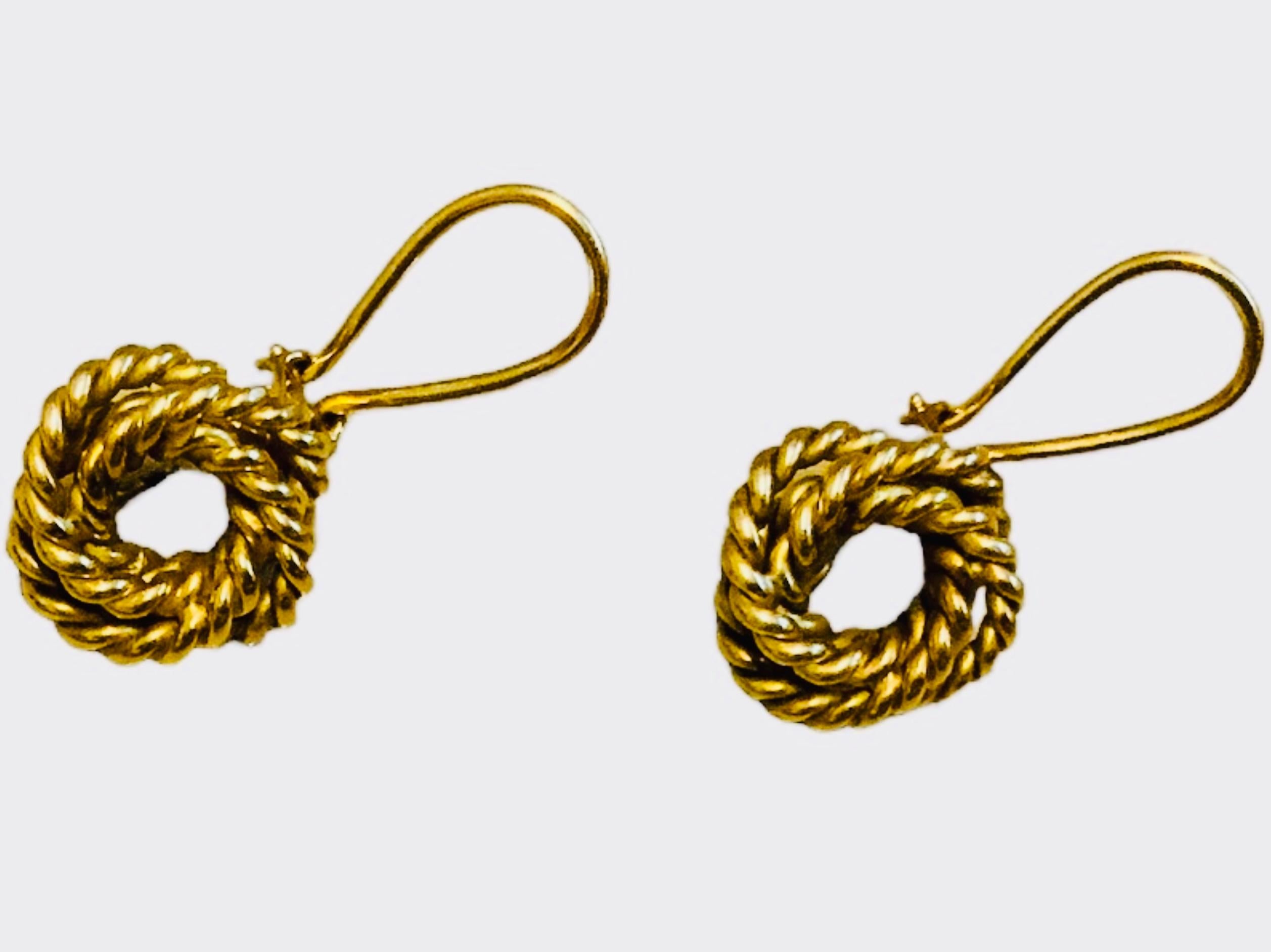 Women's 18K Gold Pair Of Clip Earrings For Sale