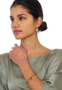 Orecchini a gancio in oro 18k con prehnite verde pallido e diamanti