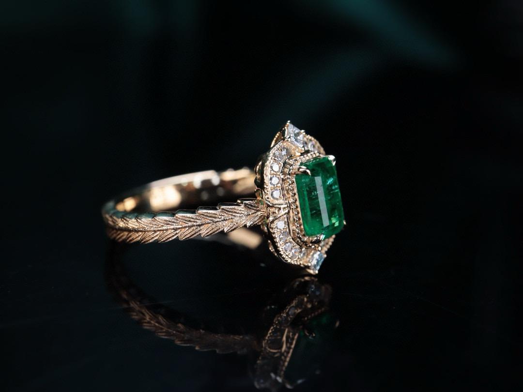 1,01 Karat Lebendiger Grüner Smaragd Diamant Cocktail Ring (Moderne) im Angebot
