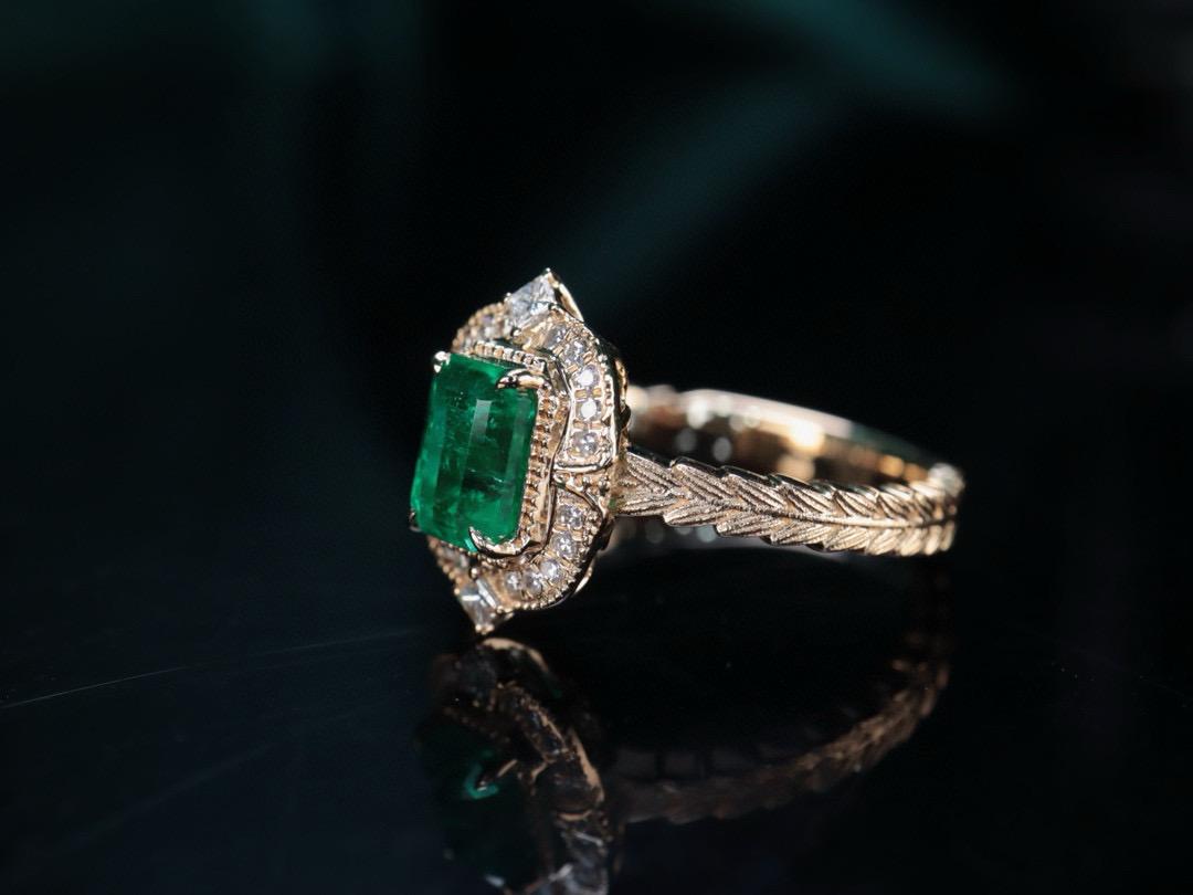 1,01 Karat Lebendiger Grüner Smaragd Diamant Cocktail Ring (Smaragdschliff) im Angebot