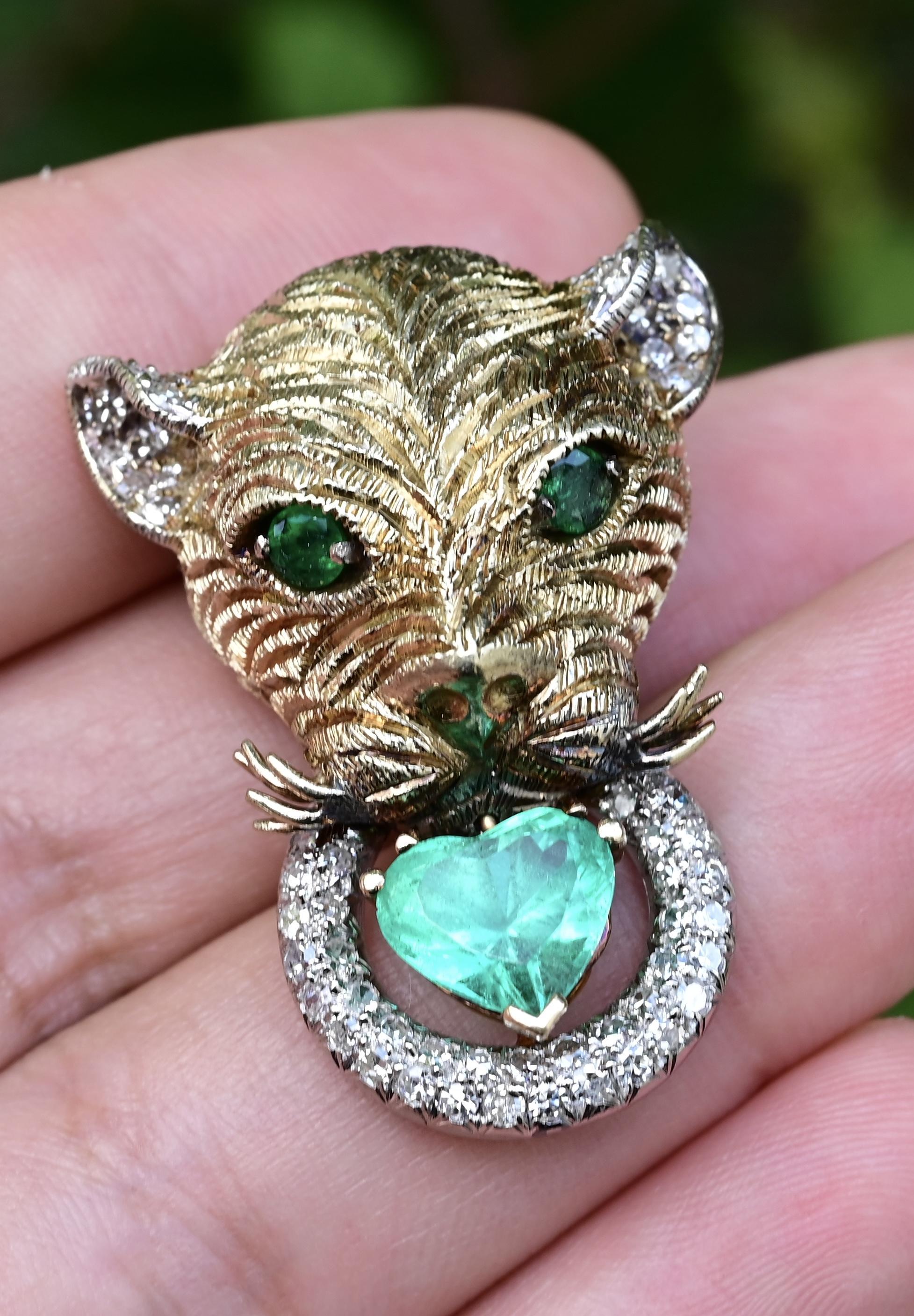 18K Gold Panther Pendant GIA Colombian Heart Emerald F1 Minor Oil In Good Condition For Sale In Media, PA