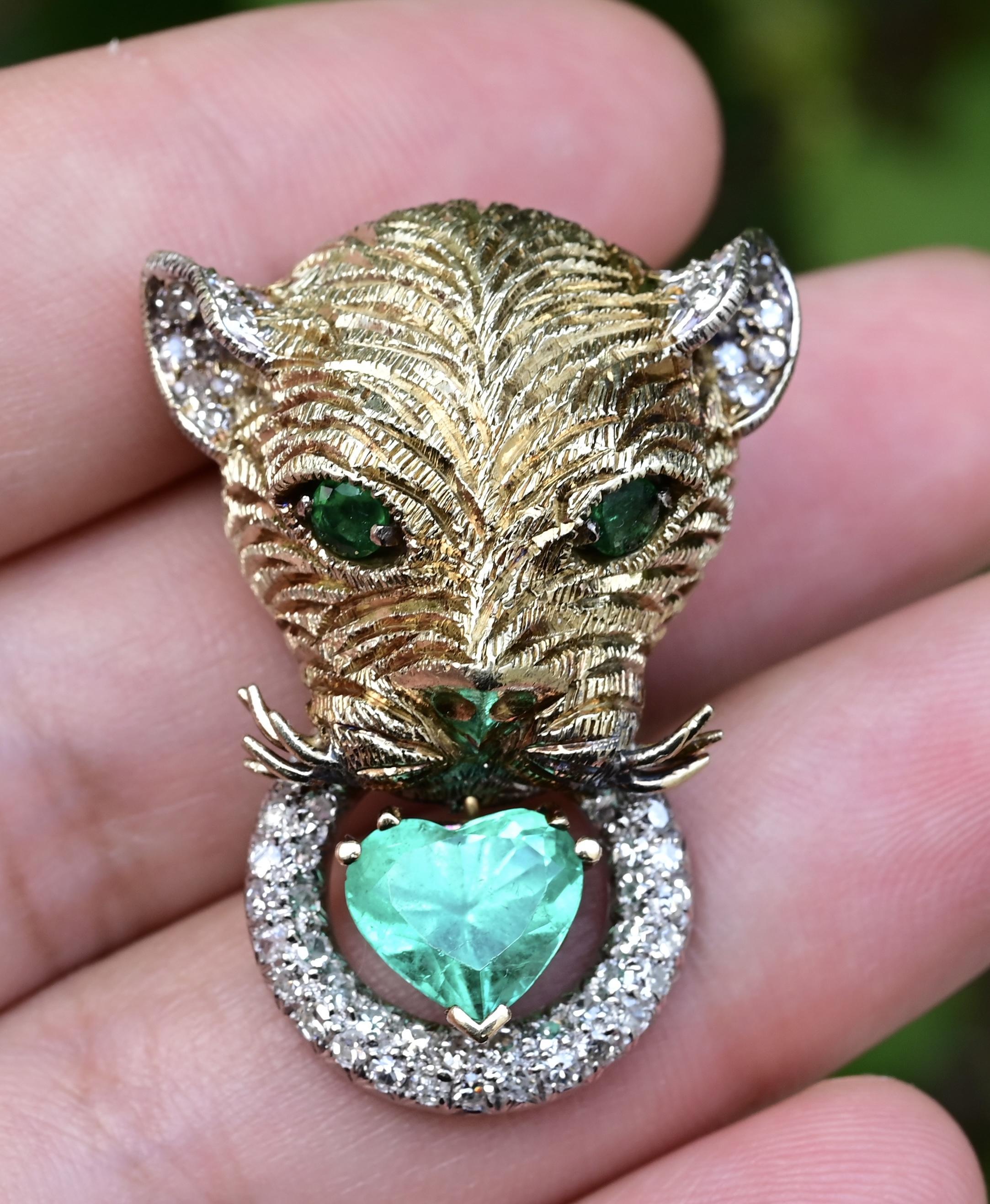 Women's or Men's 18K Gold Panther Pendant GIA Colombian Heart Emerald F1 Minor Oil For Sale