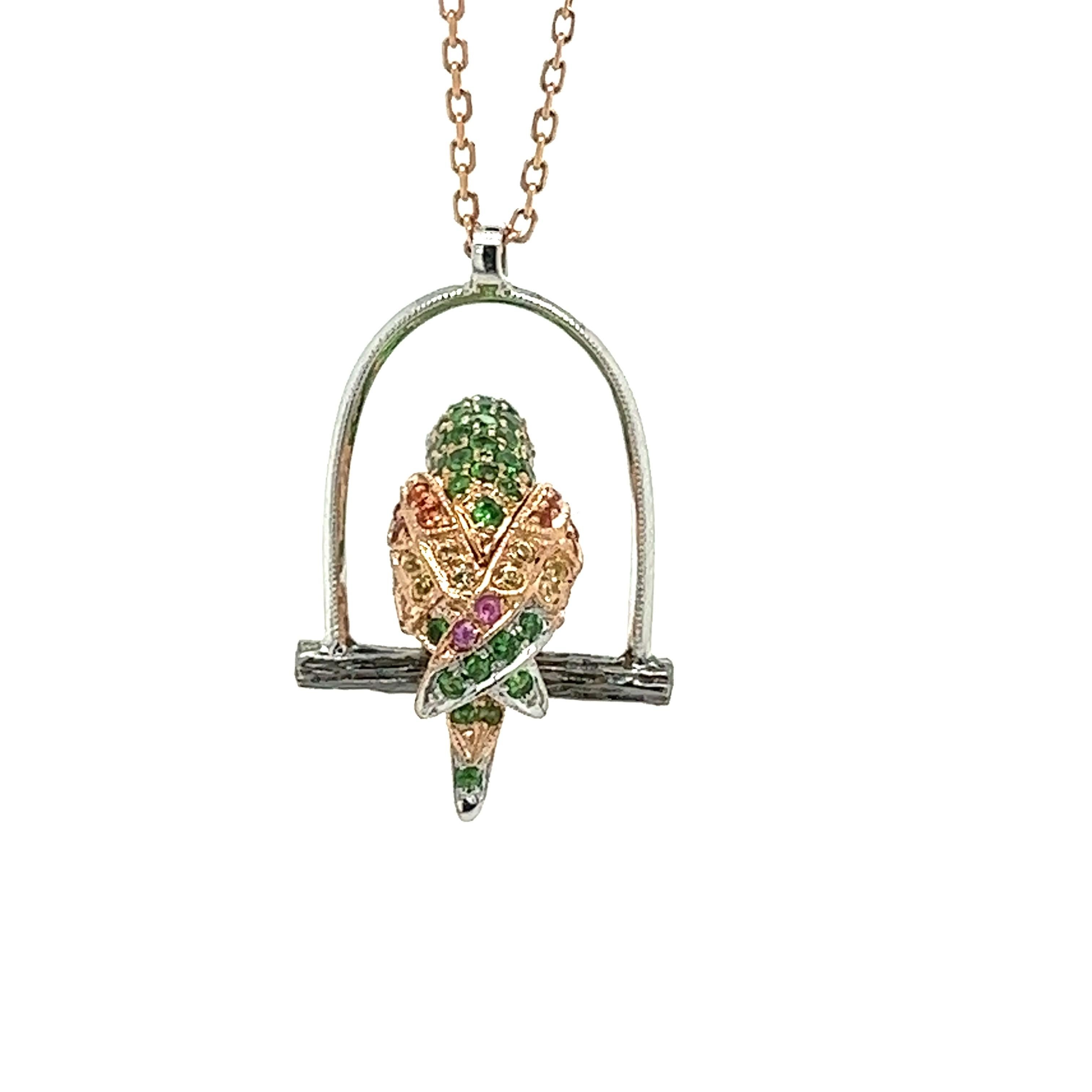 Moderno Collana Pappagallo in oro 18 carati con diamanti, rubini e zaffiri in vendita