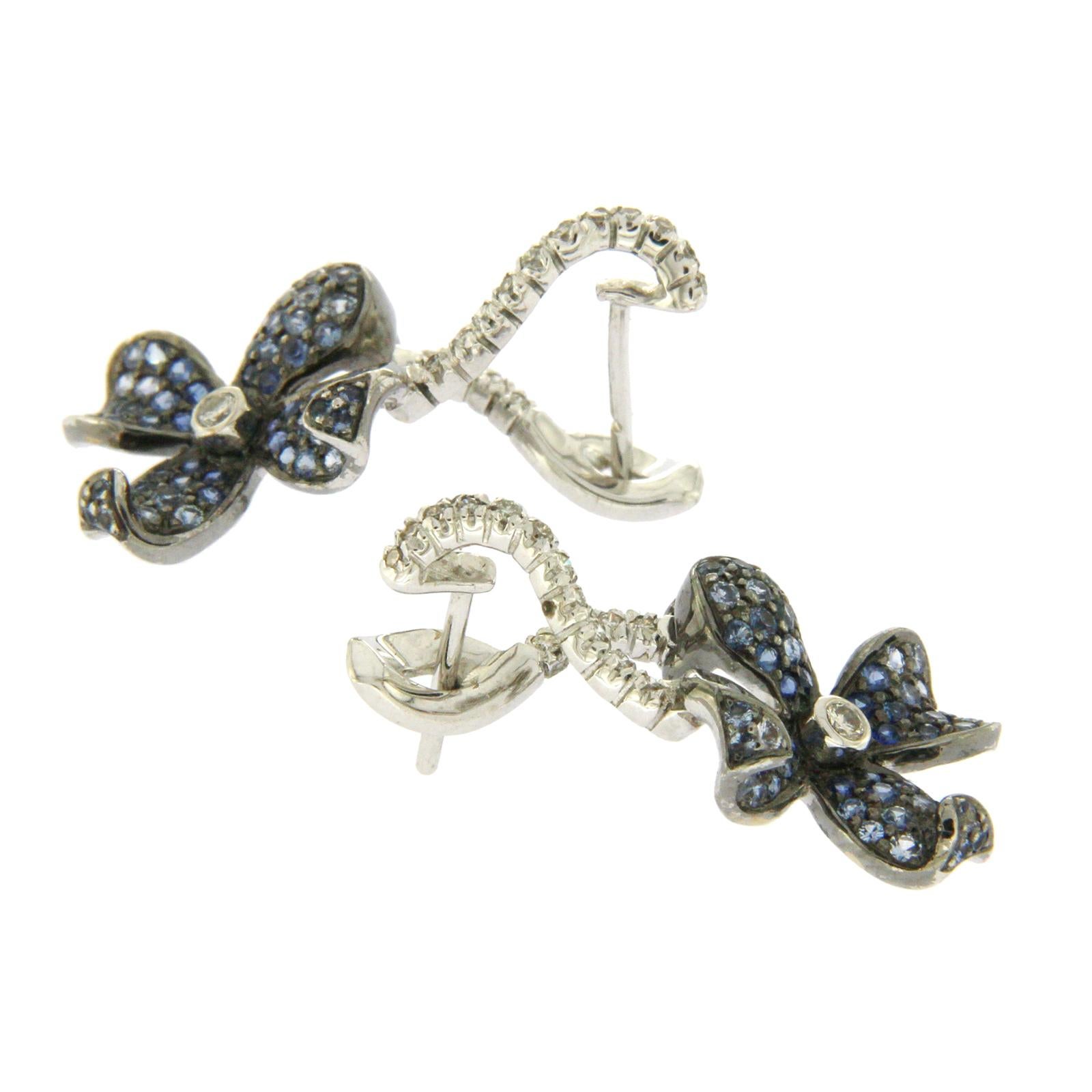 18k Gold Pave 0.19 Ct Diamonds & 1.01 Ct Blue Sapphire Flower Earrings In Excellent Condition For Sale In Los Angeles, CA