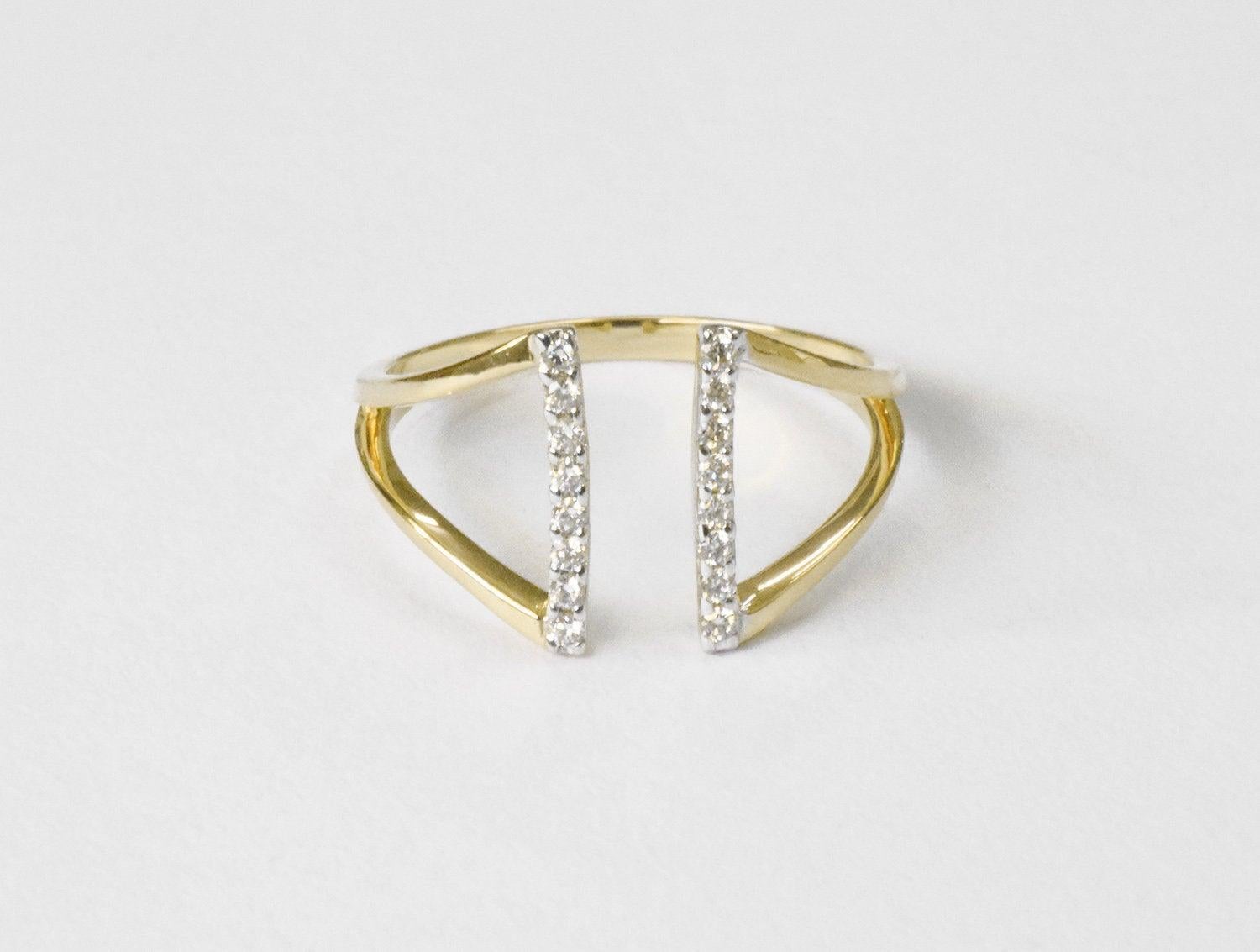 En vente :  Bague ouverte  deux barres en or 18K pav de diamants Bague unique  barres parallles 5