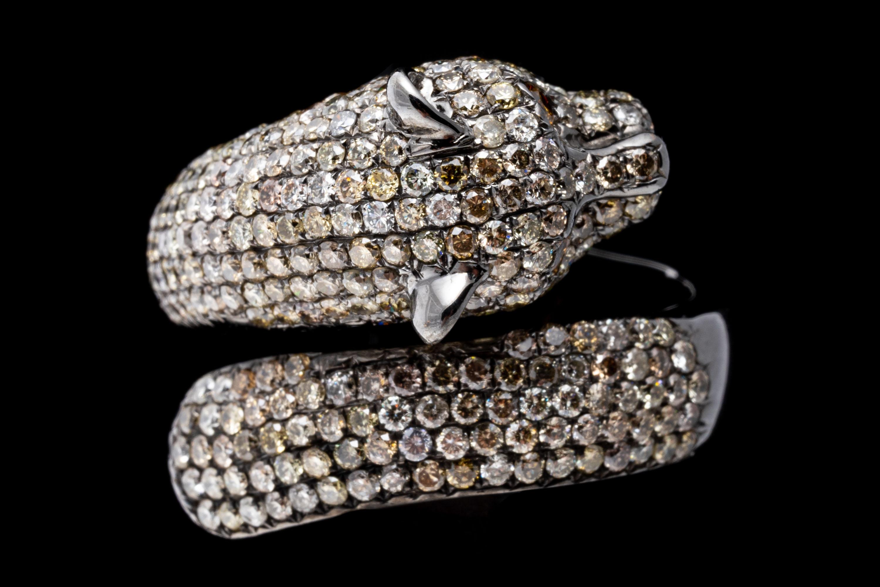 Taglio rotondo Anello bypass Panther in oro 18k con diamanti multicolore, App. 2,47 TCW in vendita
