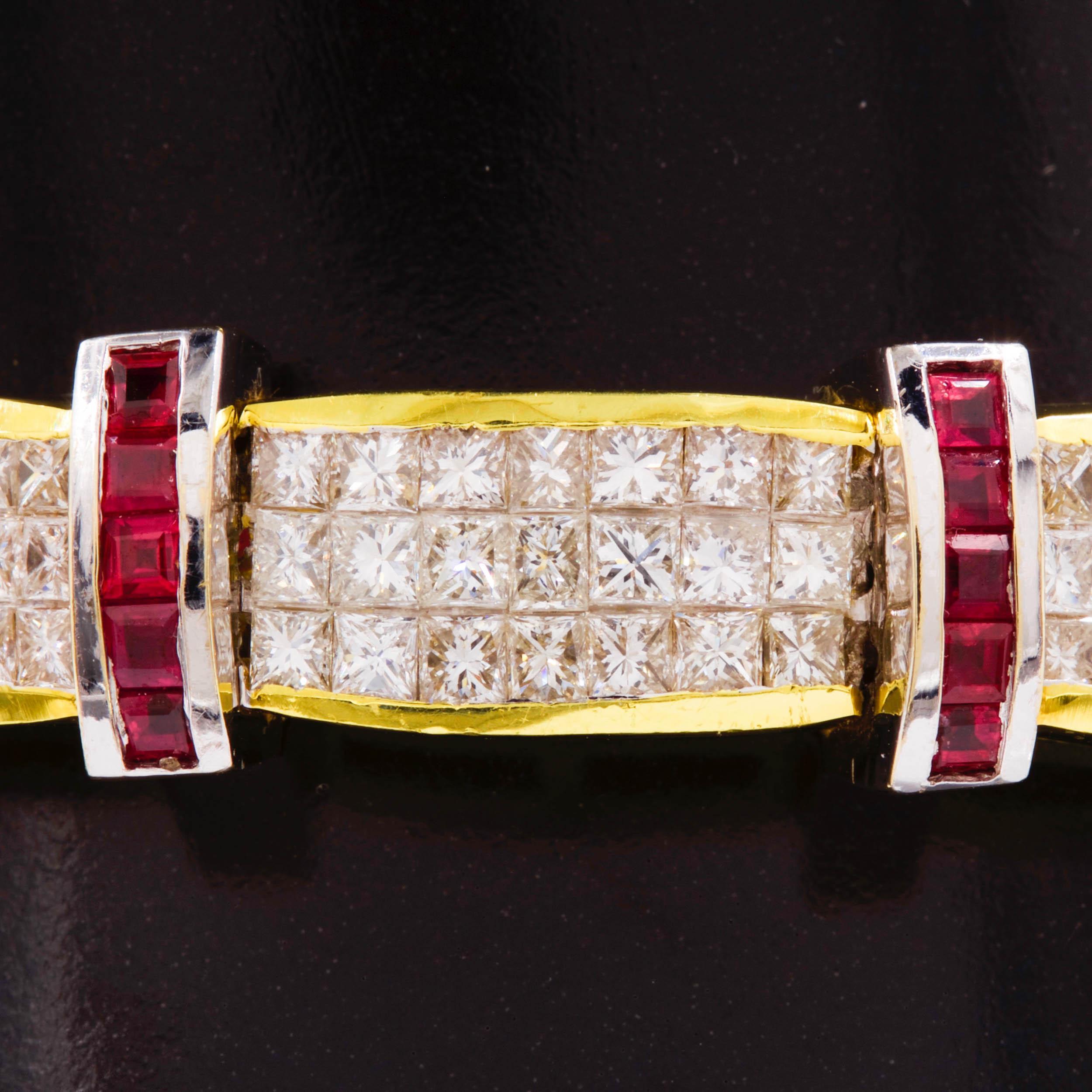 18K Gold Pave-Set Ruby and Diamond Bangle Bracelet In Good Condition For Sale In Shippensburg, PA