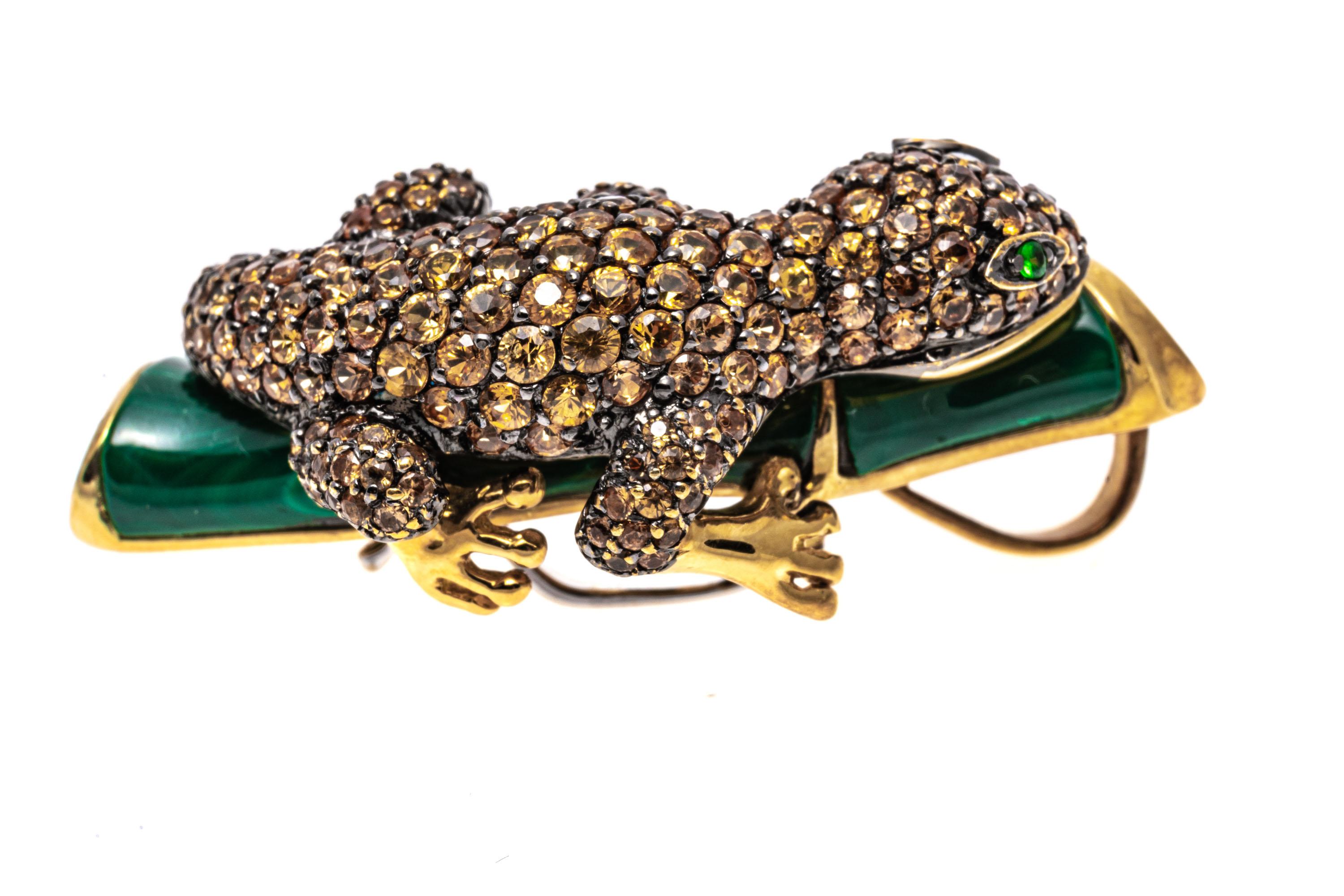 Taille ronde Bague/pendentif Salamander en or 18 carats avec topaze pavée et malachite en vente