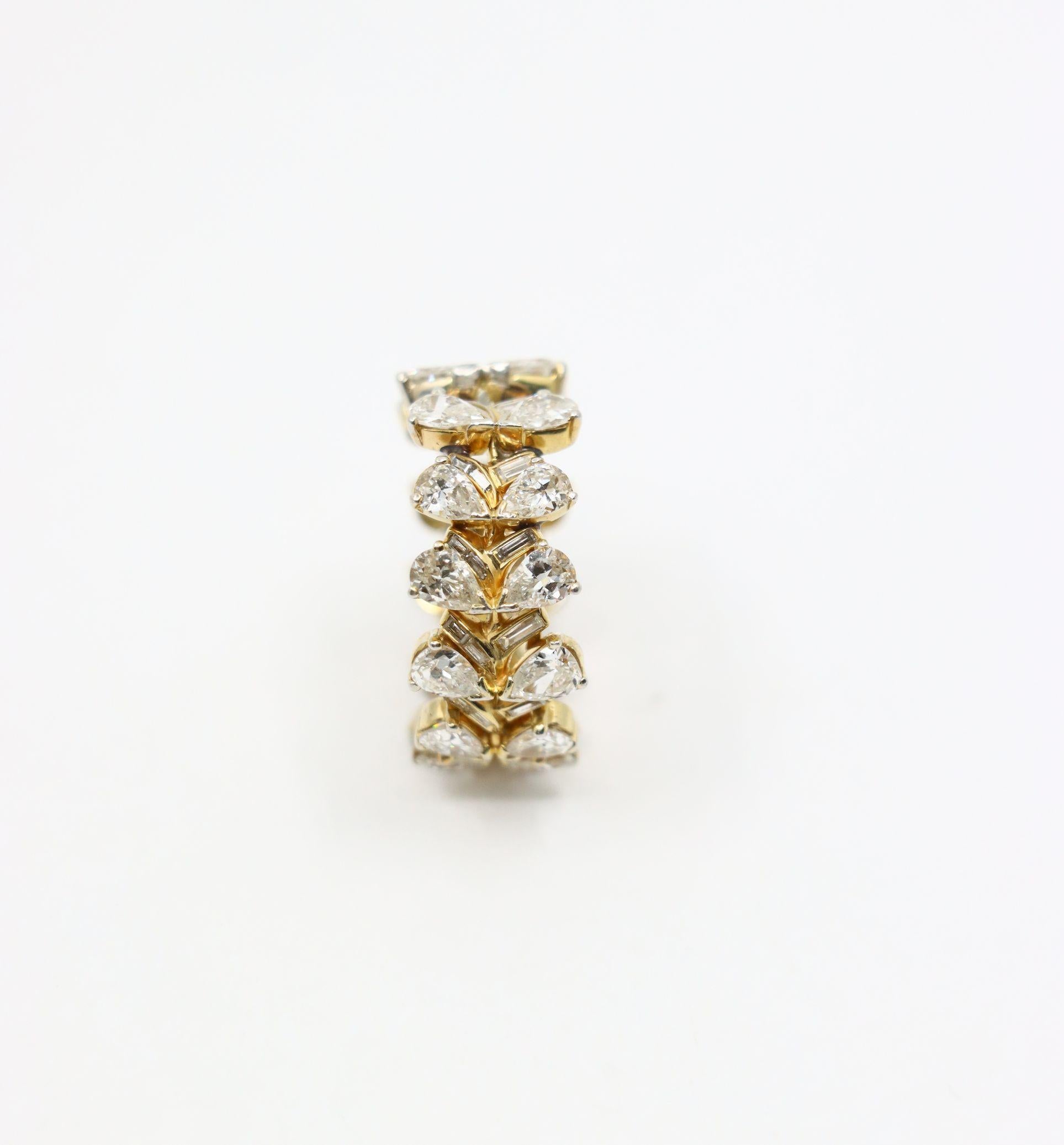 18K Gold Pear Shaped Diamond Ring For Sale 1