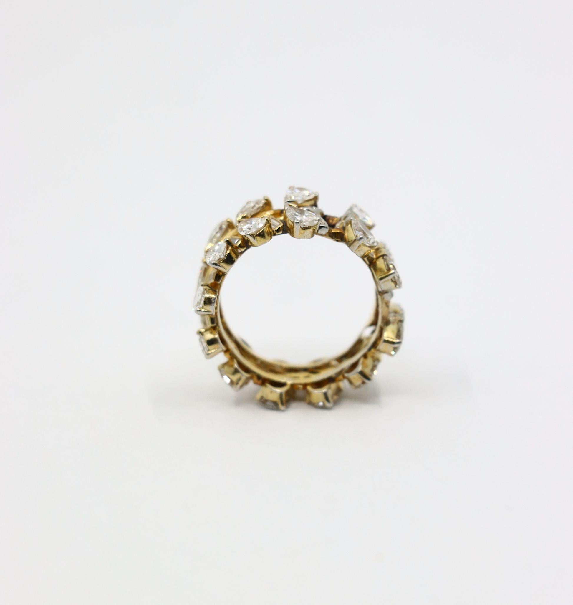 18K Gold Pear Shaped Diamond Ring For Sale 2