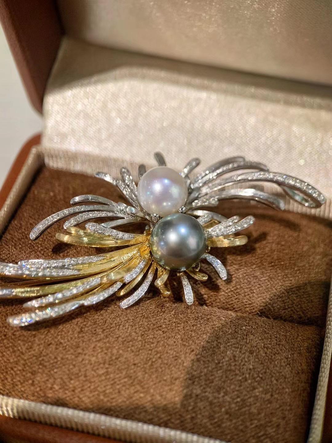 18K Gold Pearl & Diamond Feather Brooch Pendant For Sale 4