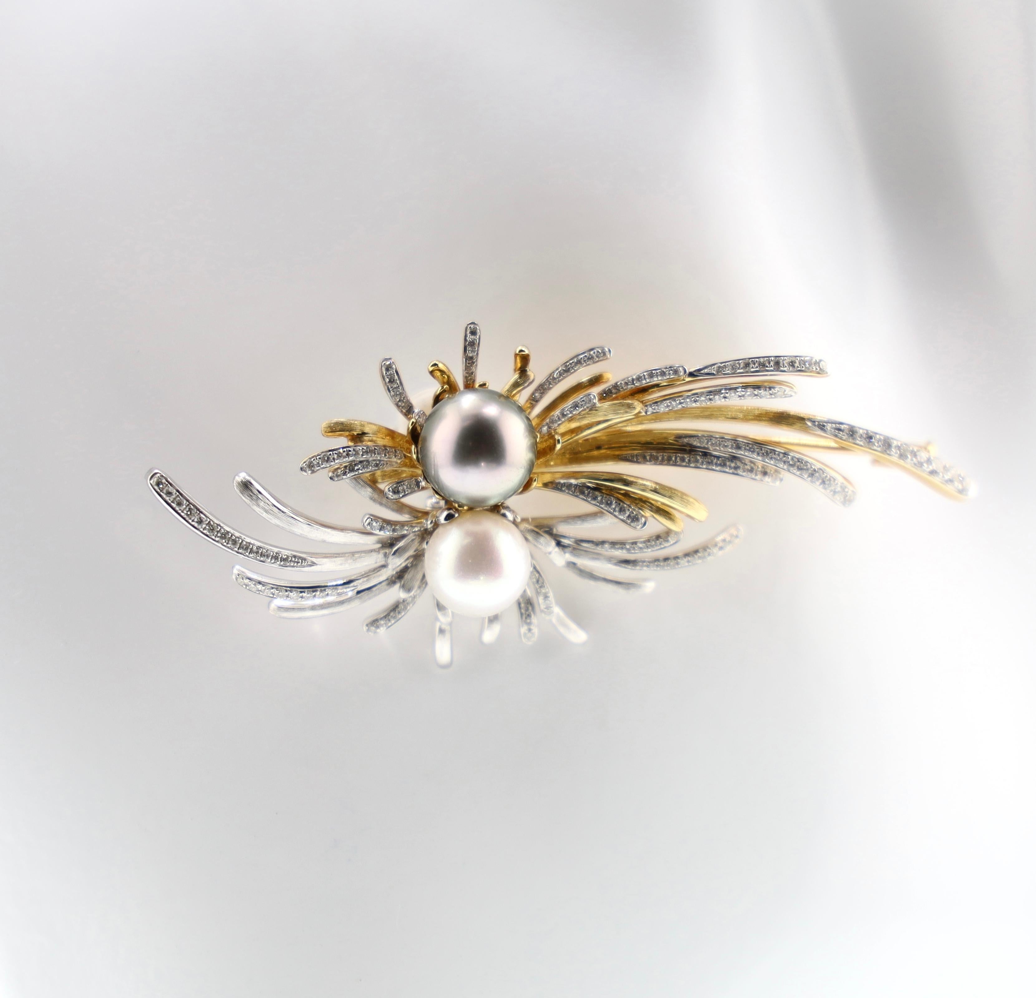 18K Gold Pearl & Diamond Feather Brooch Pendant In New Condition For Sale In Kowloon, HK