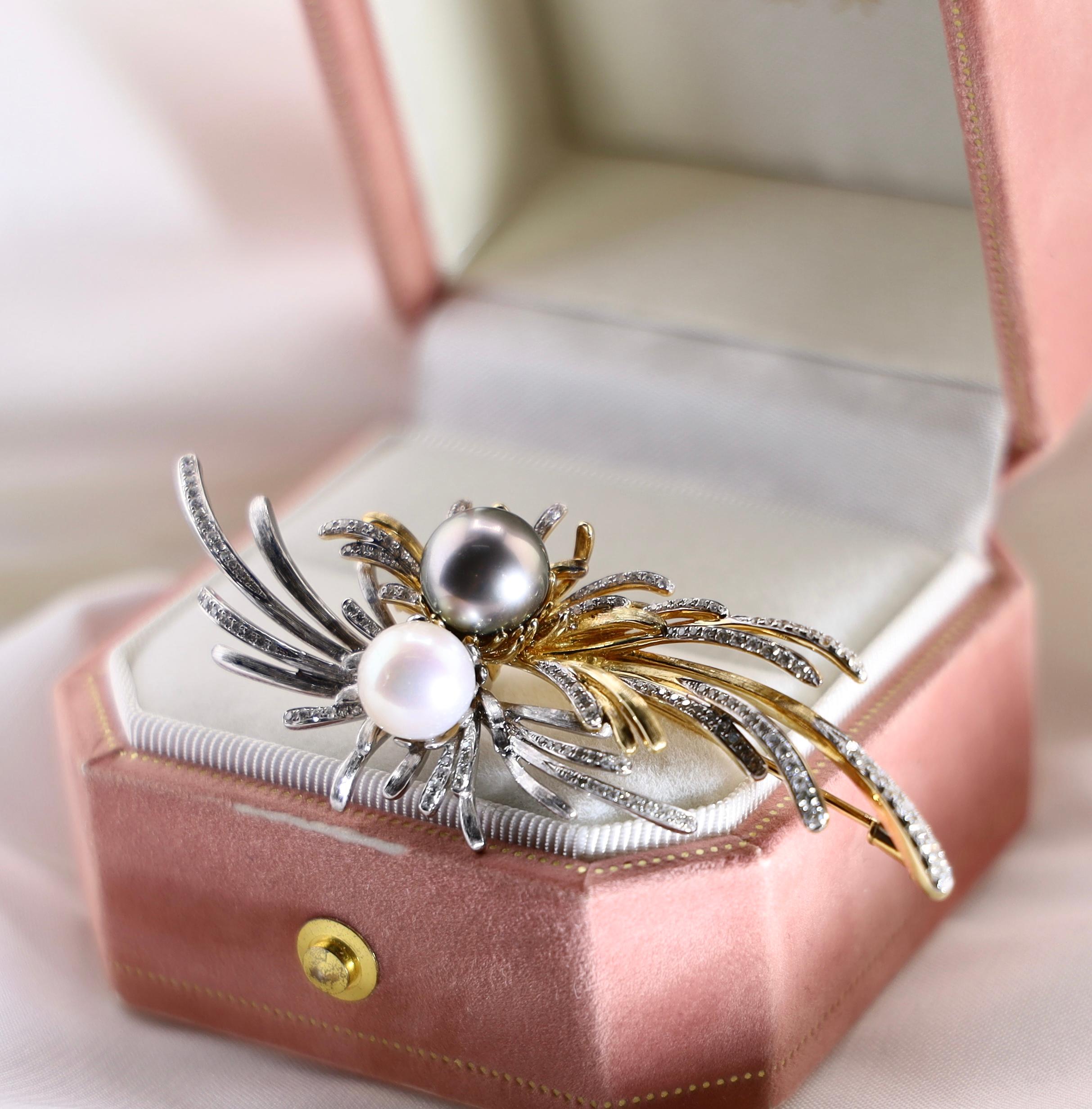 18K Gold Pearl & Diamond Feather Brooch Pendant In New Condition For Sale In Kowloon, HK