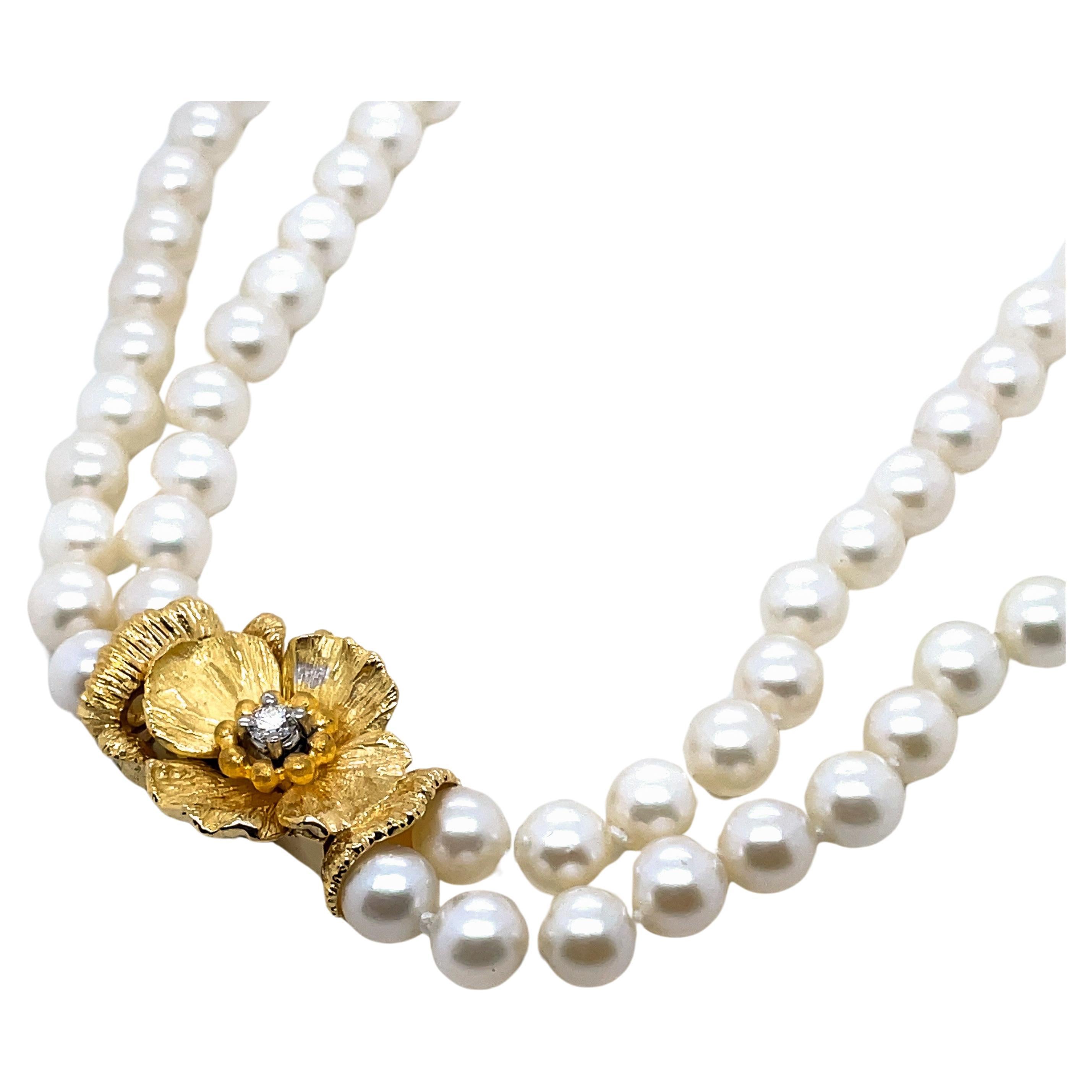 18k Gold Pearl Diamond Floral Necklace

This 15-inch pearl and diamond necklace drapes you in luxury as it rests gracefully against your skin.

Each of the 116 cultured pearls is a testament to nature's mastery, handpicked for their flawless luster