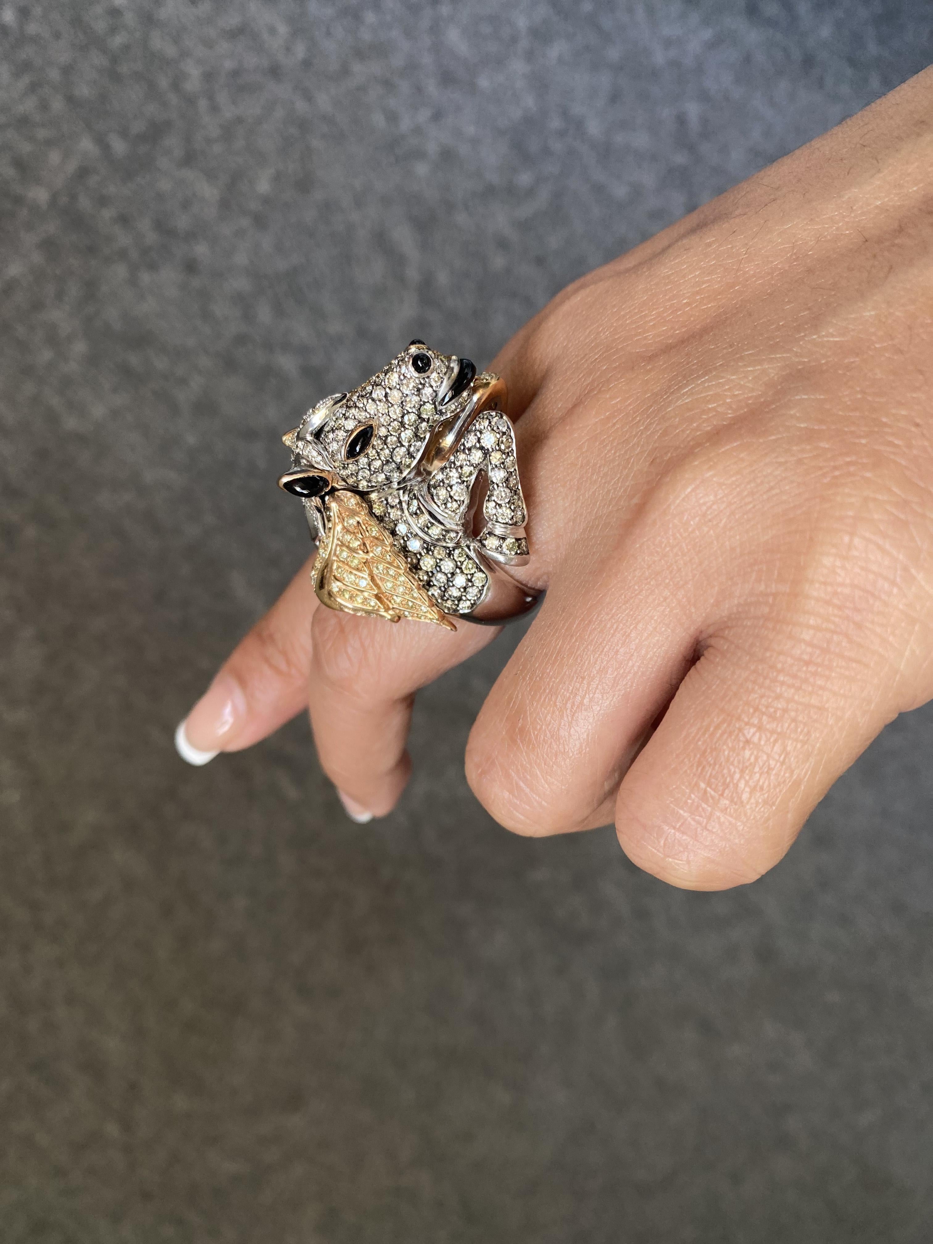 18K Gold Ring Pegagsus Inspired with Fancy Diamonds For Sale 4
