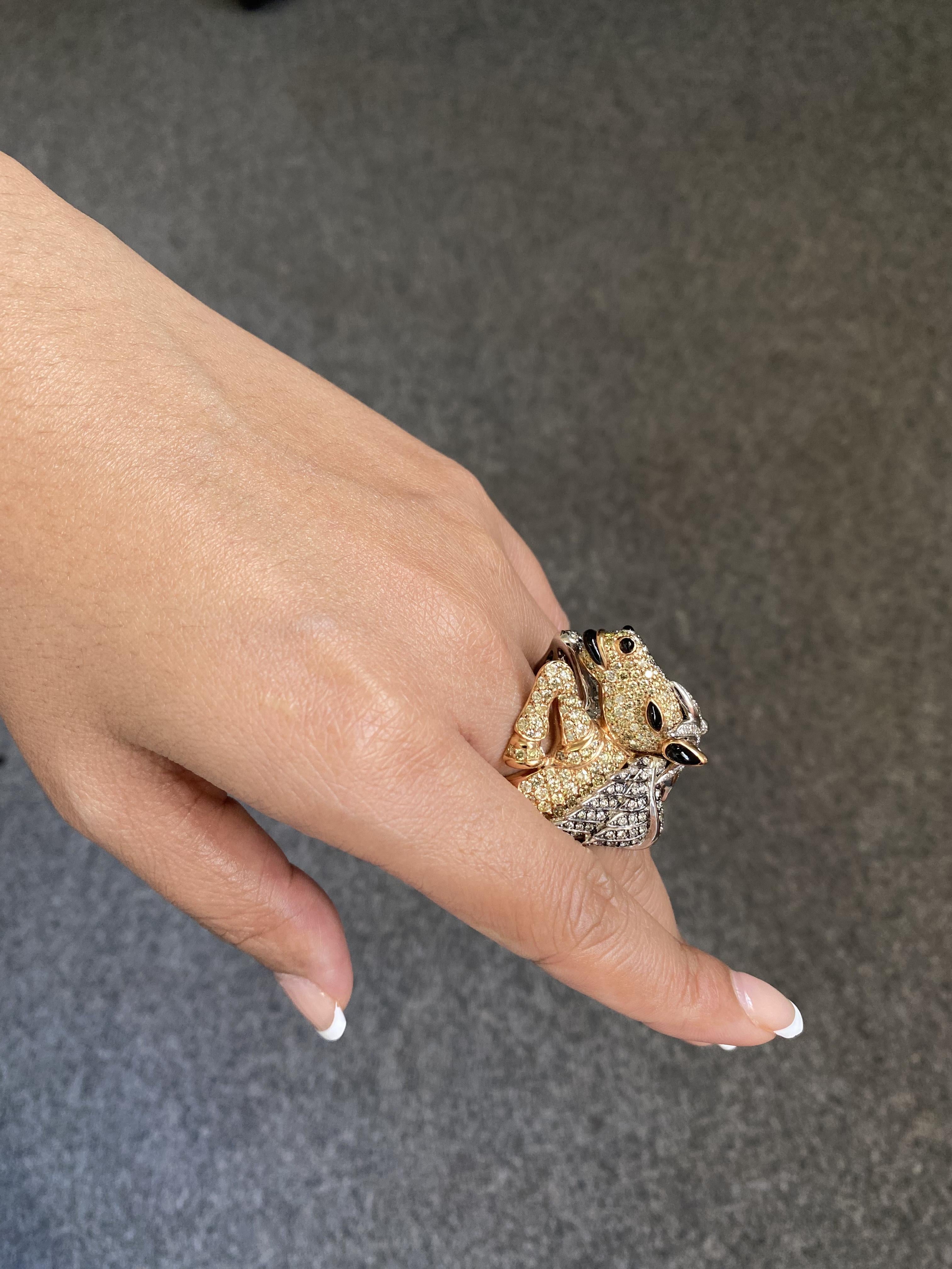 18K Gold Ring Pegagsus Inspired with Fancy Diamonds For Sale 5