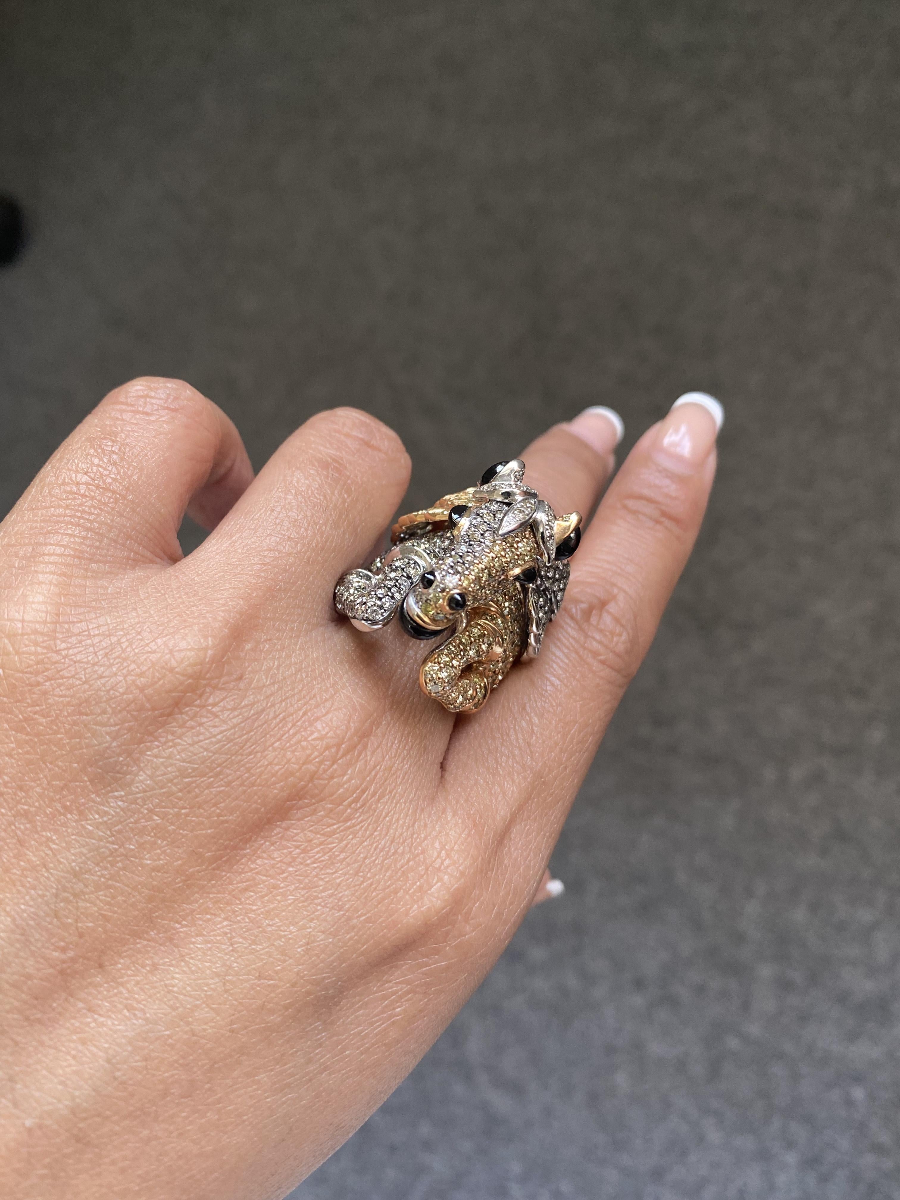 18K Gold Ring Pegagsus Inspired with Fancy Diamonds For Sale 6