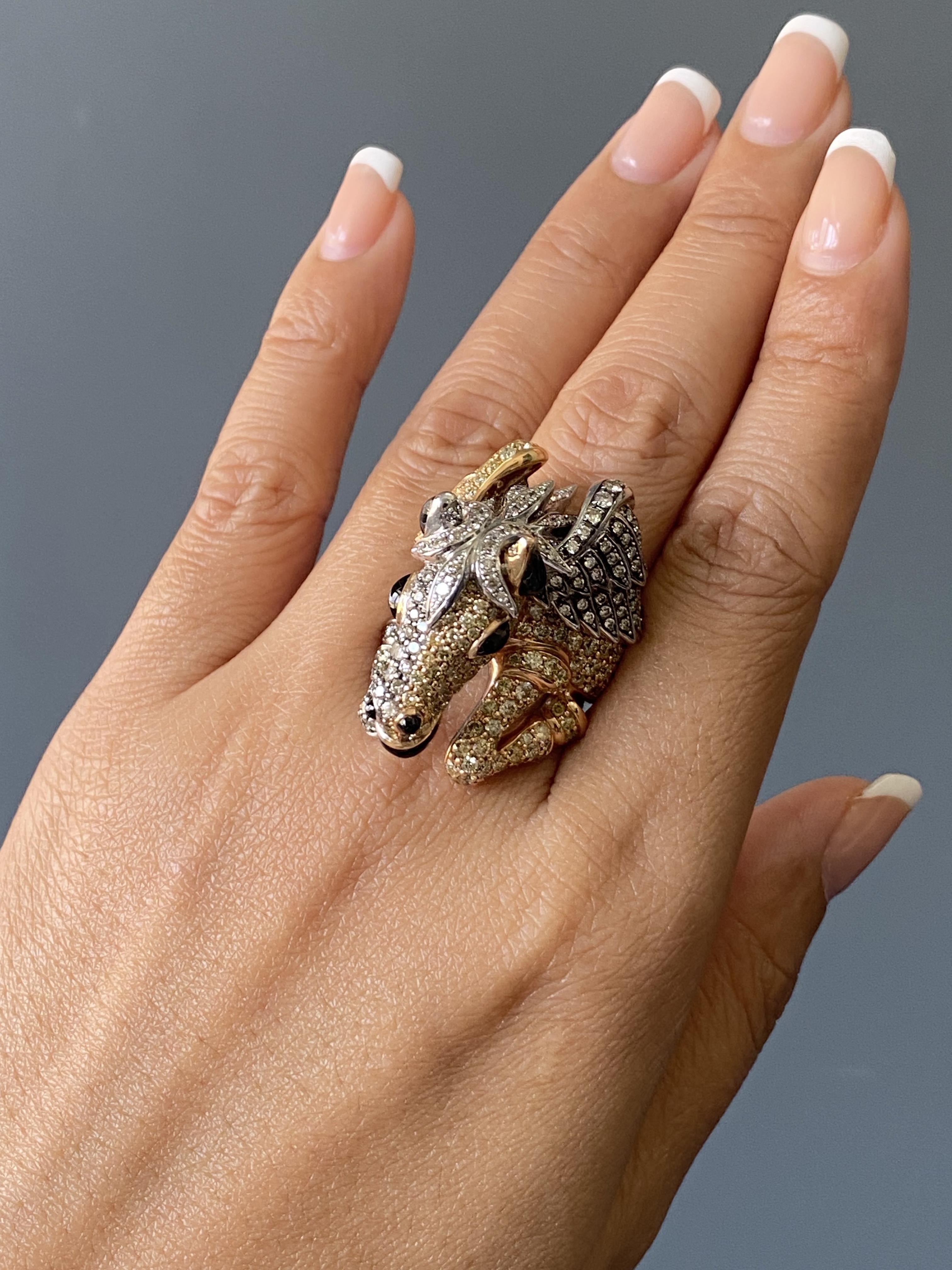 18K Gold Ring Pegagsus Inspired with Fancy Diamonds For Sale 1