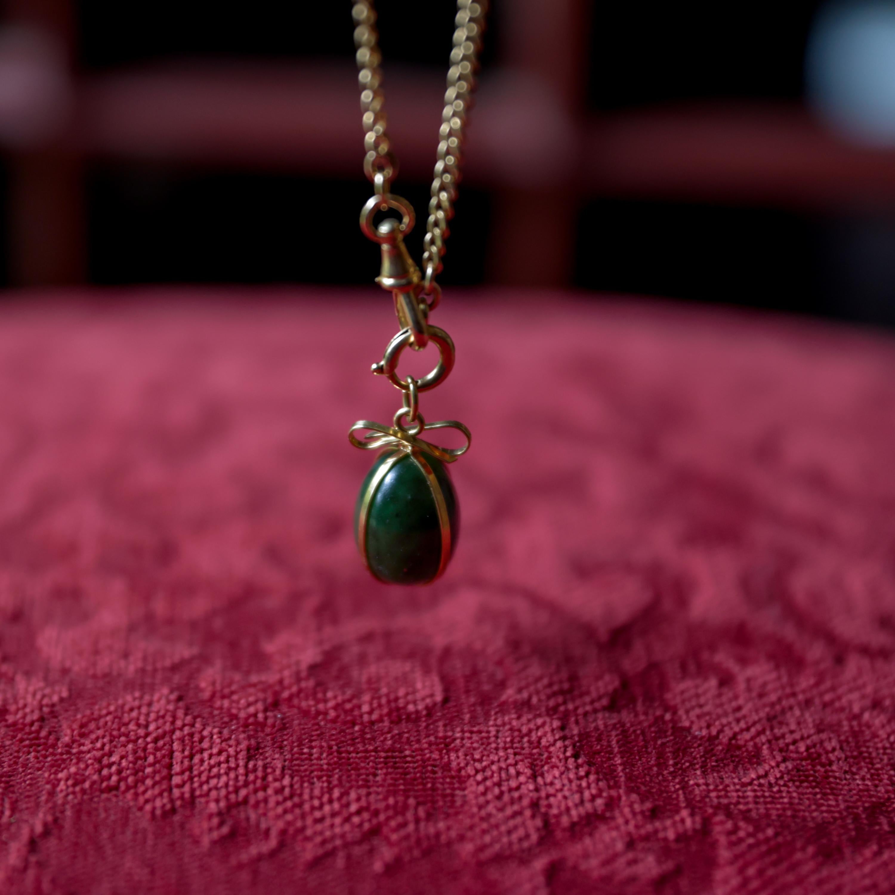 18K Gold Pendant Jade Egg, Circa 1970s, Gump's San Francisco In Excellent Condition For Sale In Southbury, CT