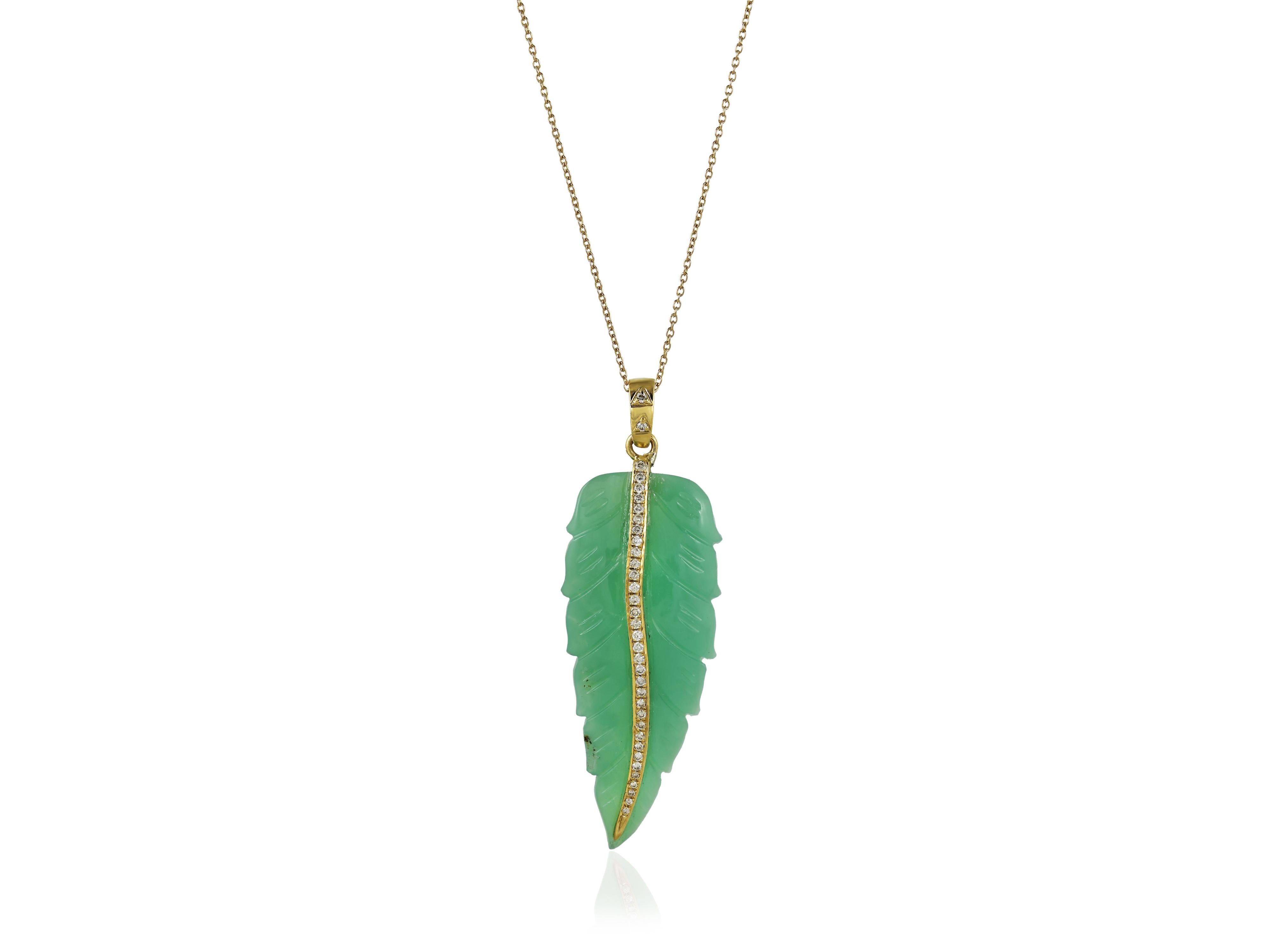 Pendentif en or 18K représentant une feuille de chrysoprase sertie de diamants naturels en vente 2