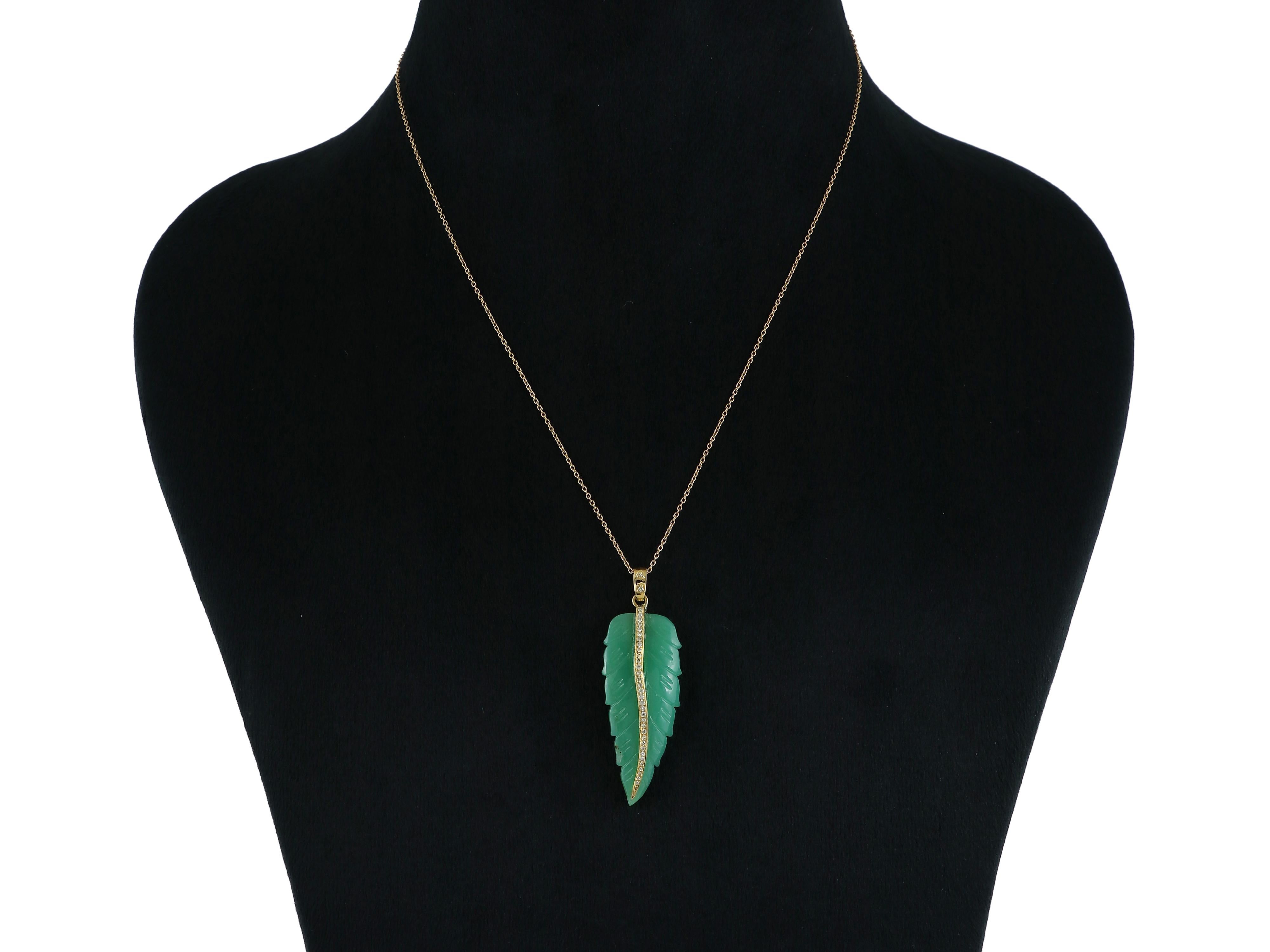 Pendentif en or 18K représentant une feuille de chrysoprase sertie de diamants naturels en vente 1