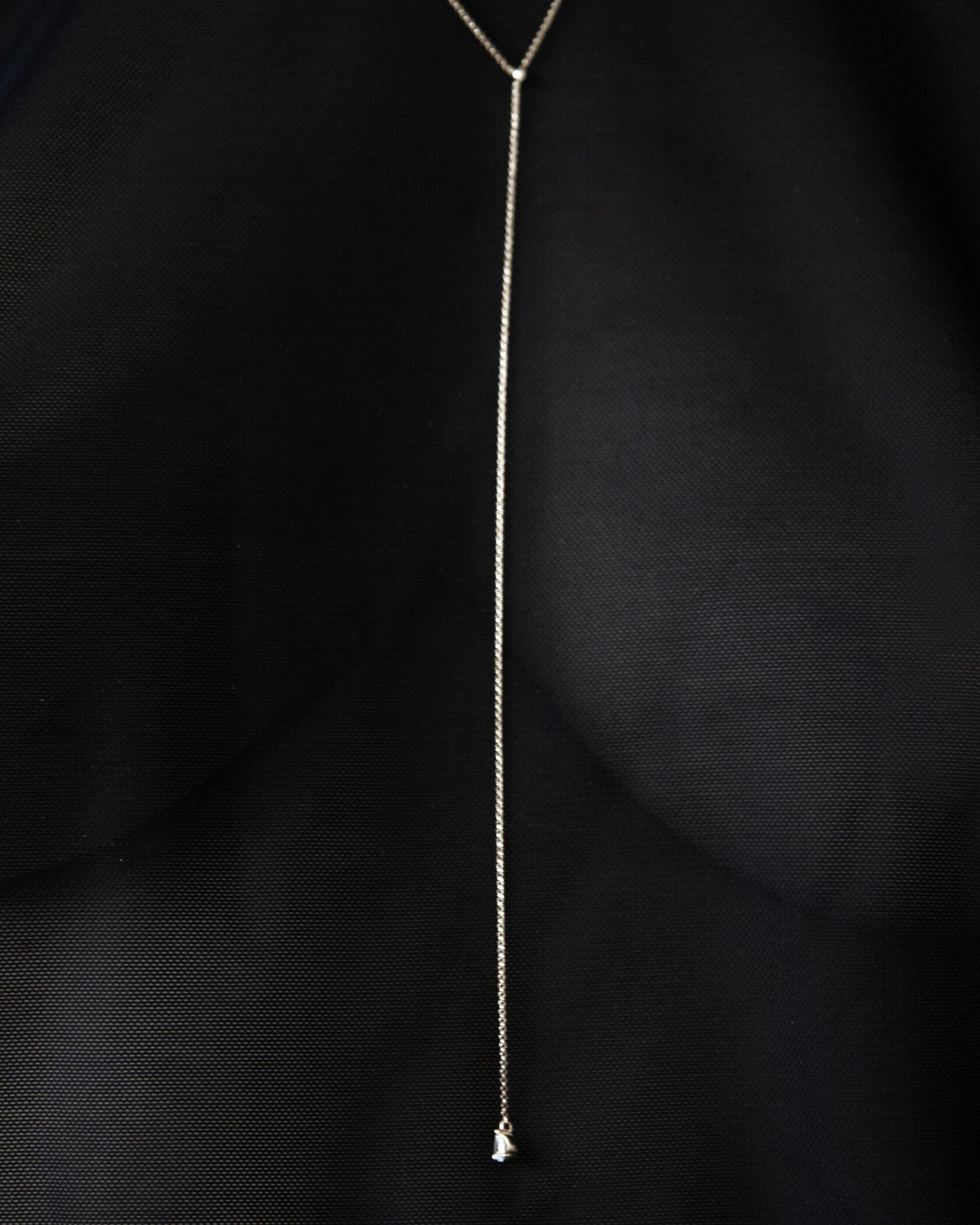 Colgante de oro de 18k con diamante talla pera Moderno en venta