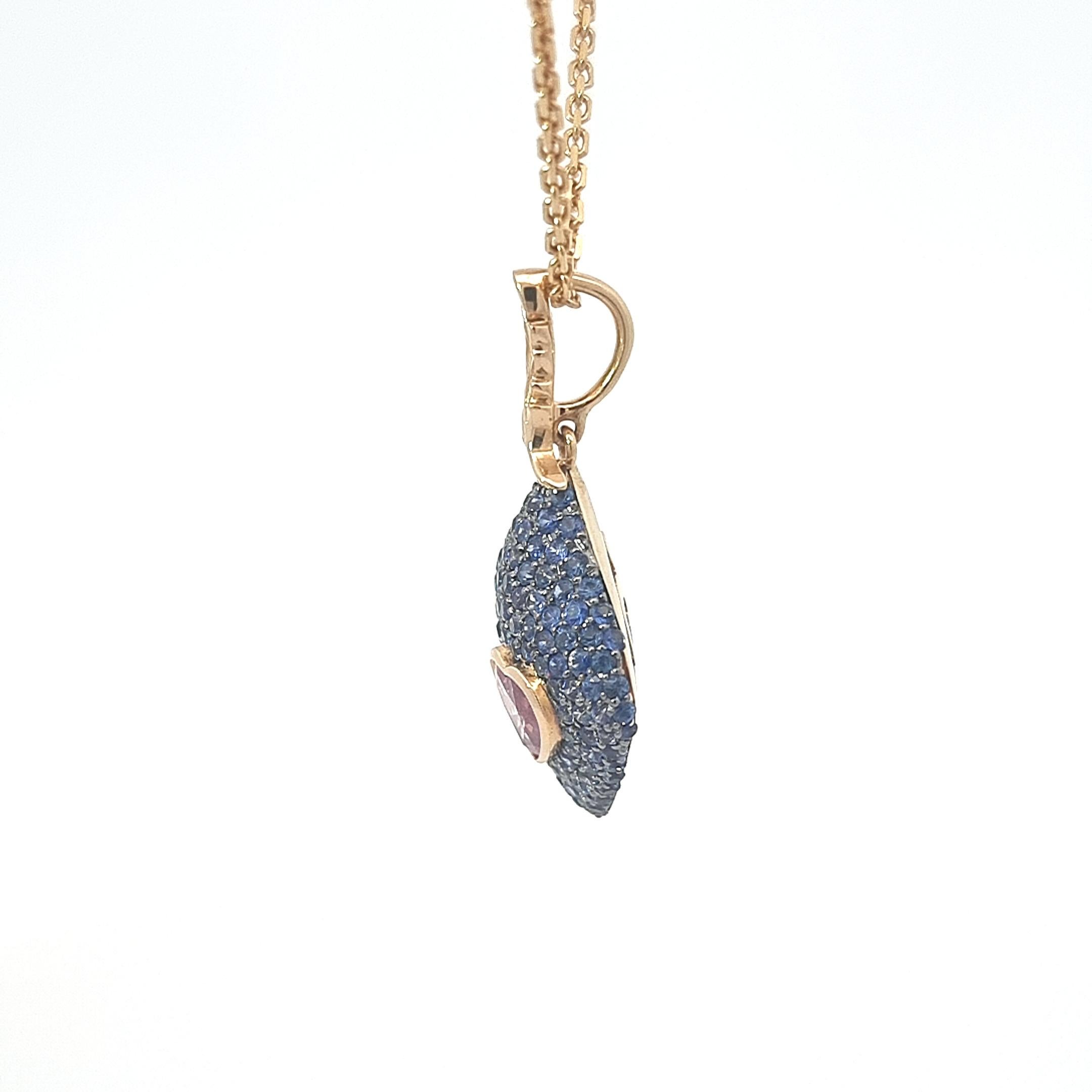 Taille cœur Pendentif en or 18 carats avec saphirs en forme de cœur rose et saphirs ronds bleus en vente