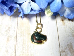 18k Pendant Petit carved Jasper horse head with chain