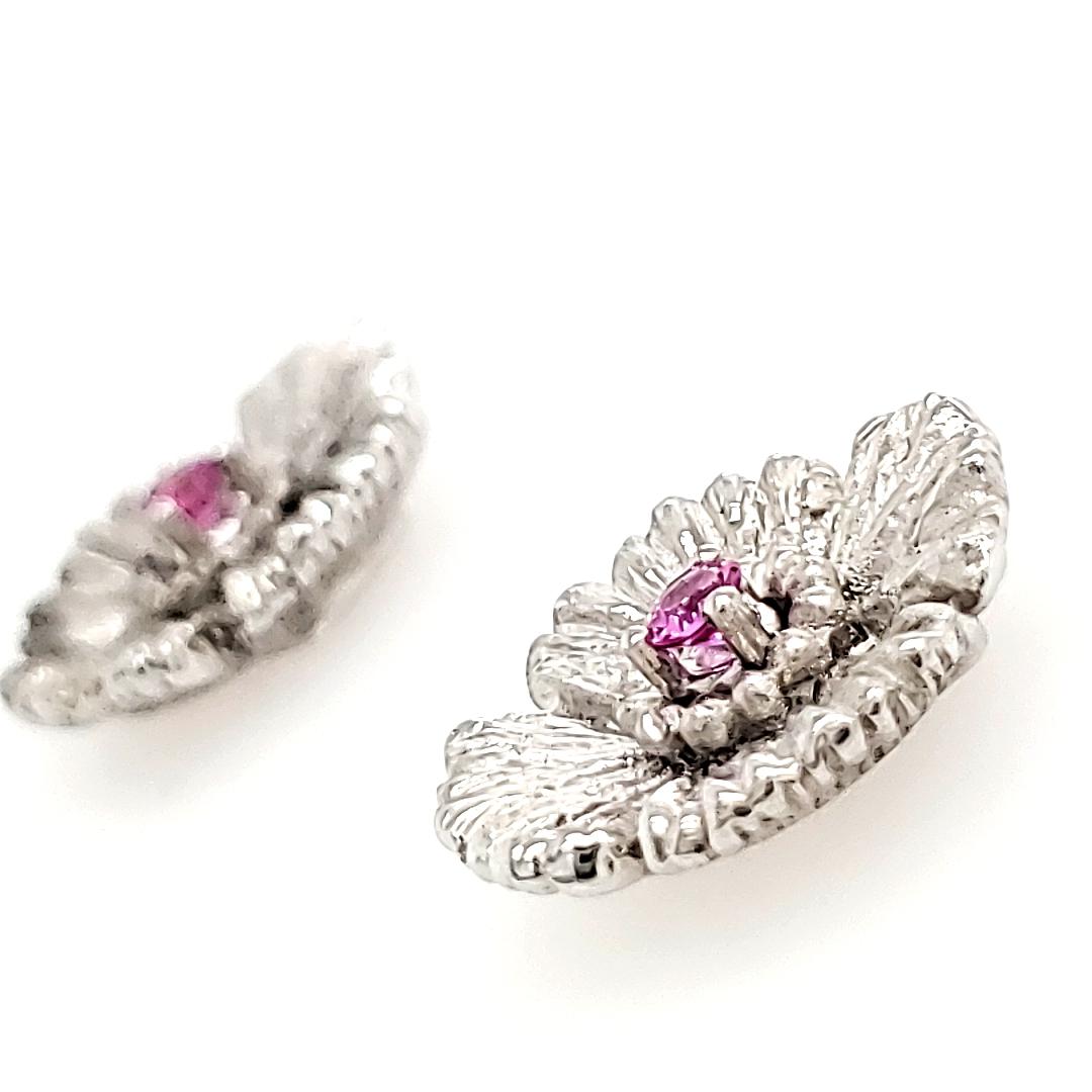 18k Gold Pink Sapphire Cts 0.18 Flower Earrings In New Condition For Sale In Hong Kong, HK