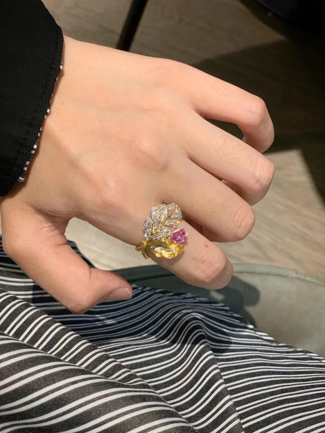Cushion Cut 18K Gold Pink Sapphire & Diamond Leaf Gold Graving Ring For Sale