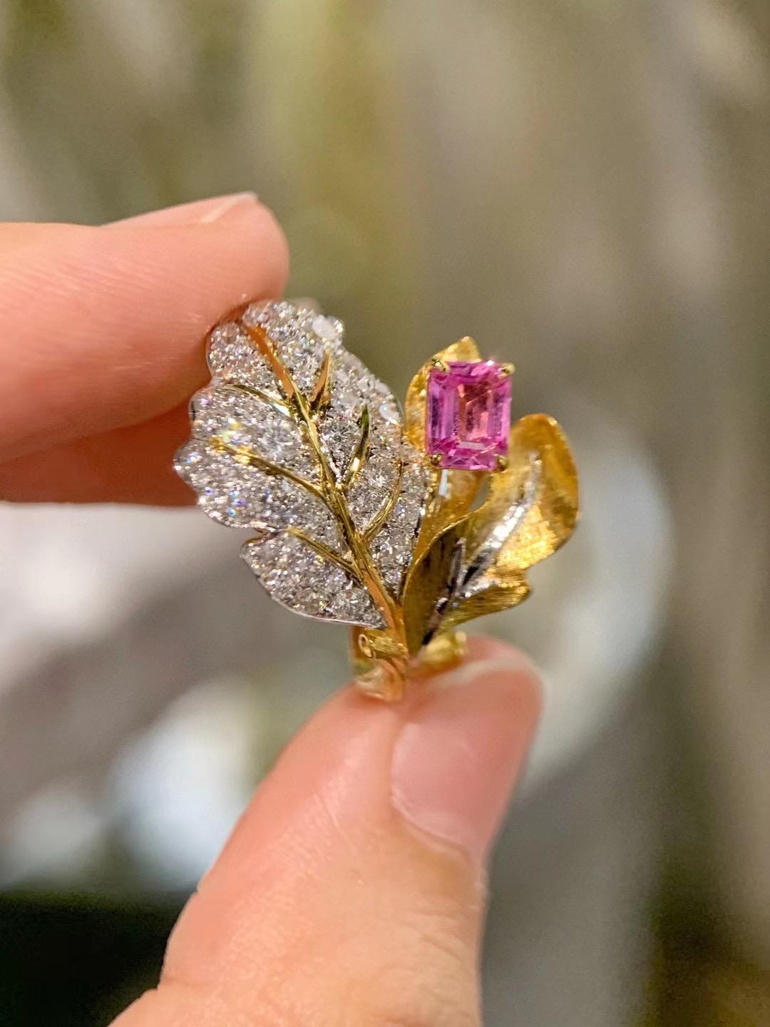 18K Gold Pink Sapphire & Diamond Leaf Gold Graving Ring In New Condition For Sale In Kowloon, HK
