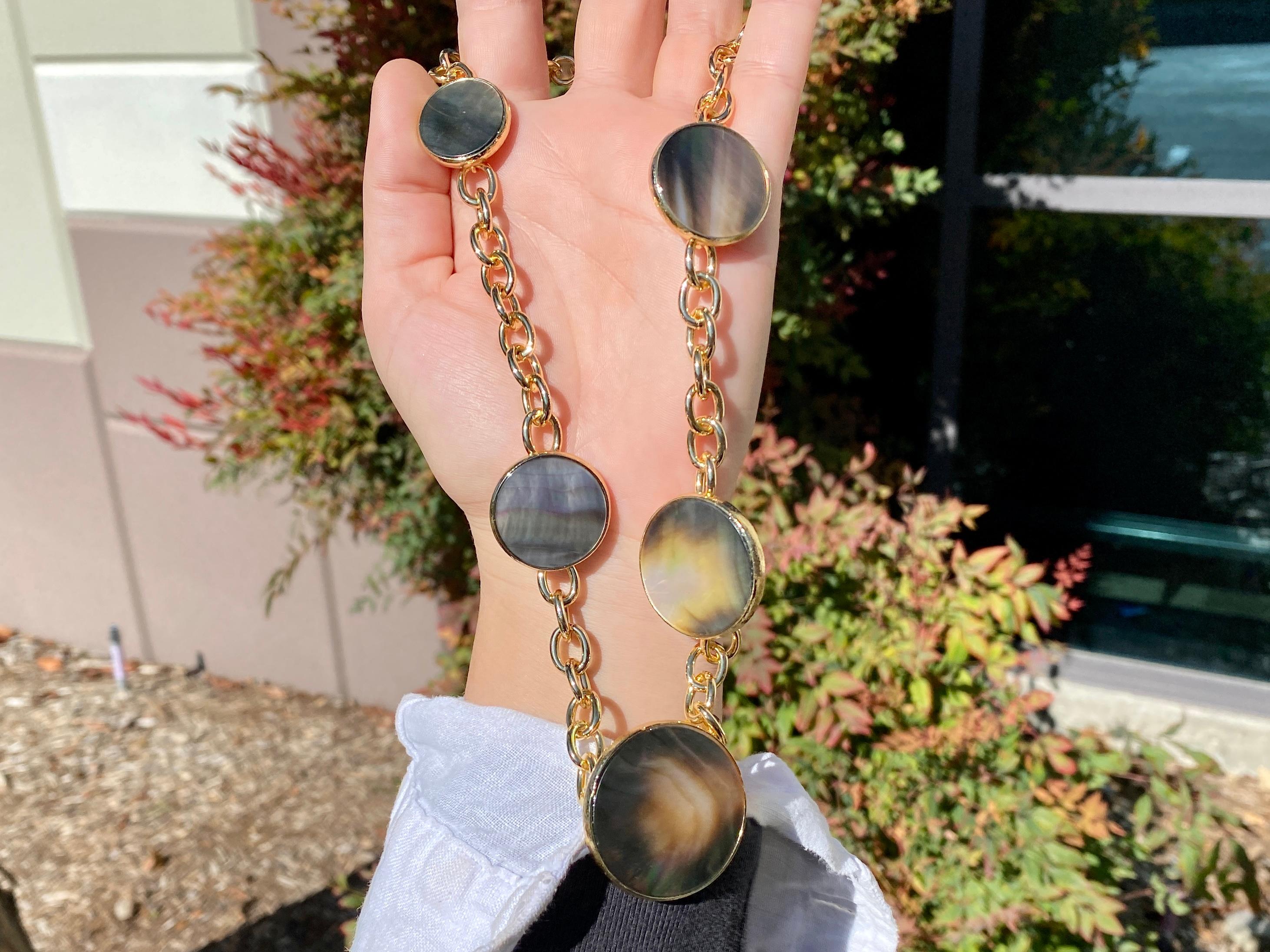 Materials:
Mother of Pearl
18K Gold Plated Brass﻿
Abalone

Measurements: Adjustable
Length: 7.9